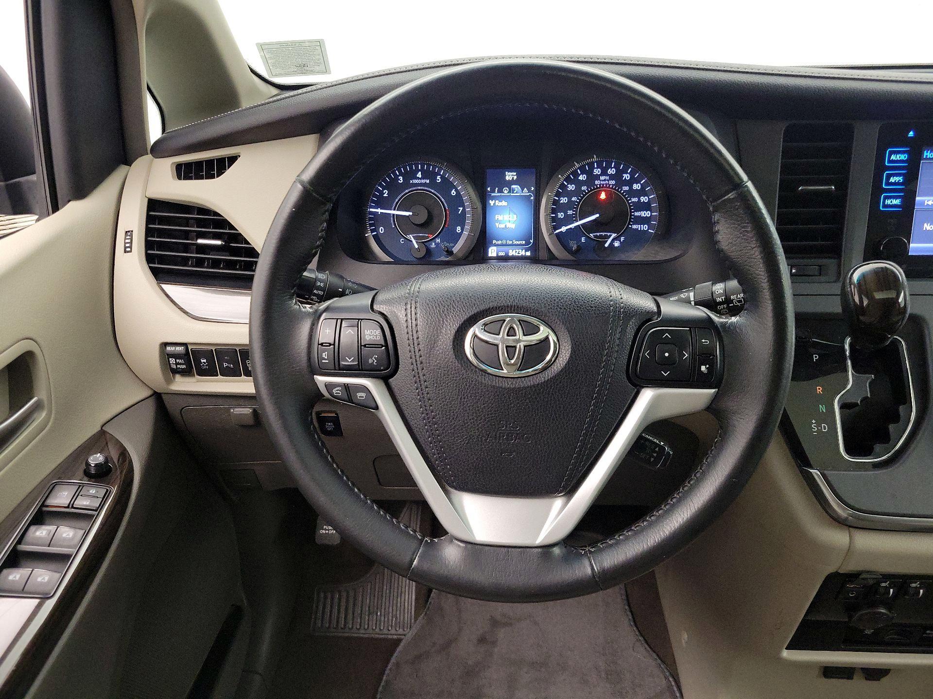Thumbnail: 2017 Toyota Sienna - 10
