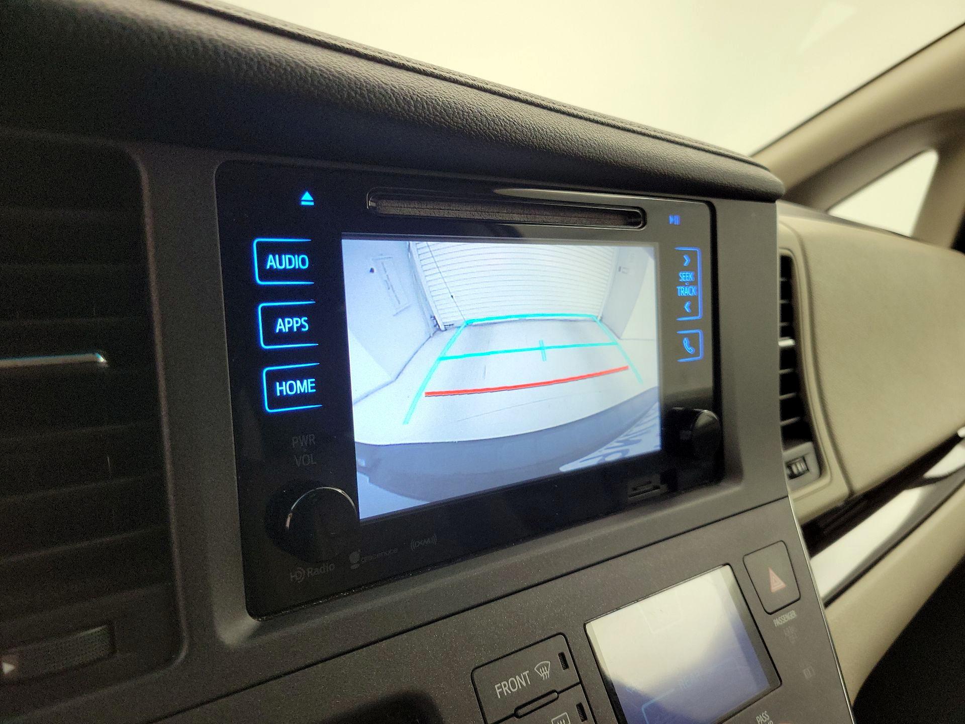 Thumbnail: 2017 Toyota Sienna - 15