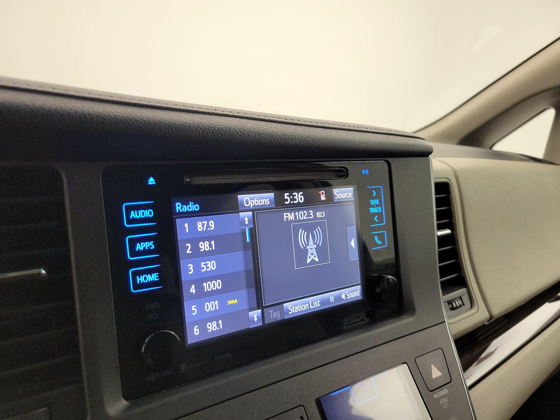 Thumbnail: 2017 Toyota Sienna - 16