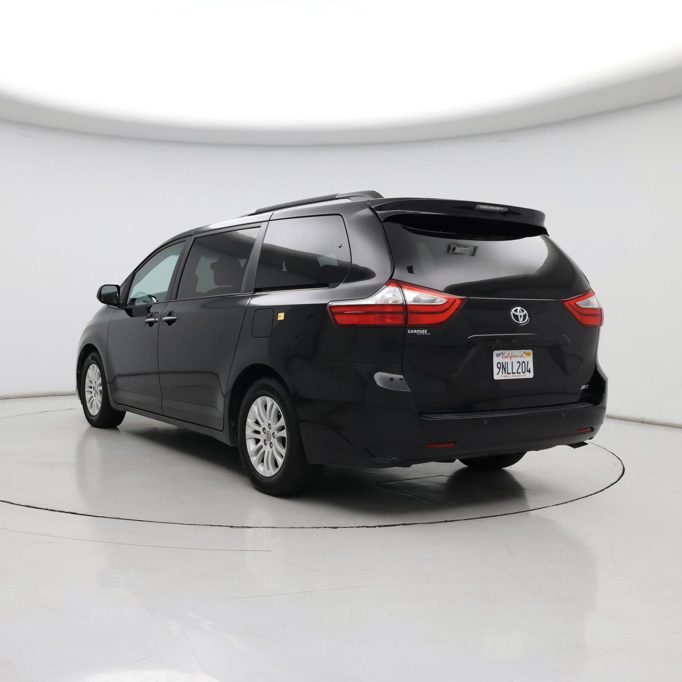 Thumbnail: 2017 Toyota Sienna - 2