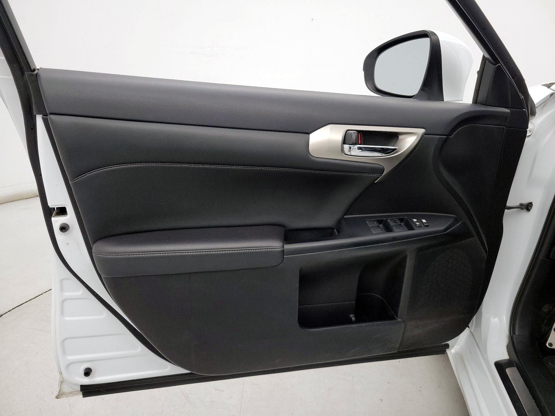 Thumbnail: 2015 Lexus CT - 12