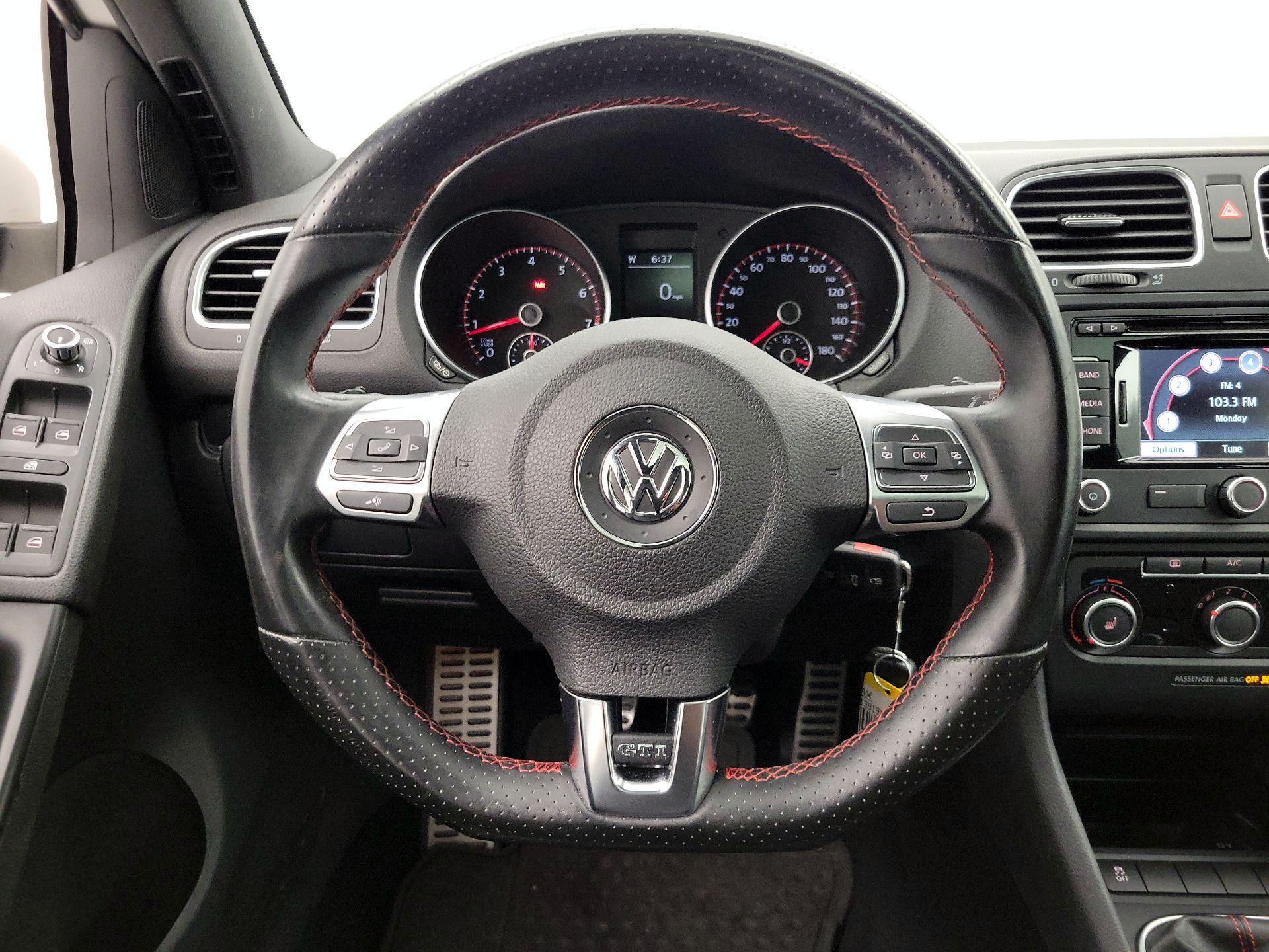 Thumbnail: 2013 Volkswagen Golf - 10