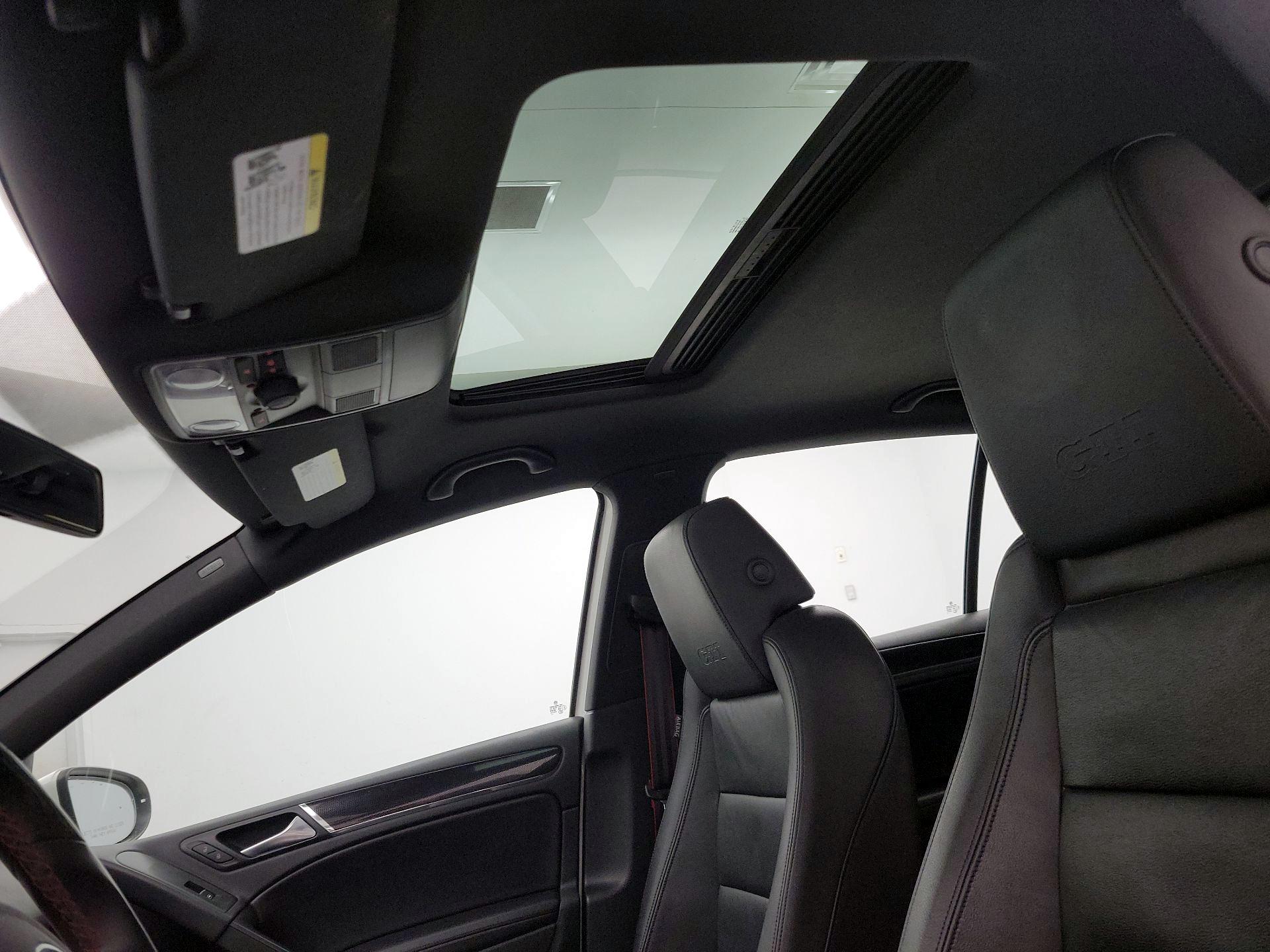 Thumbnail: 2013 Volkswagen Golf - 18