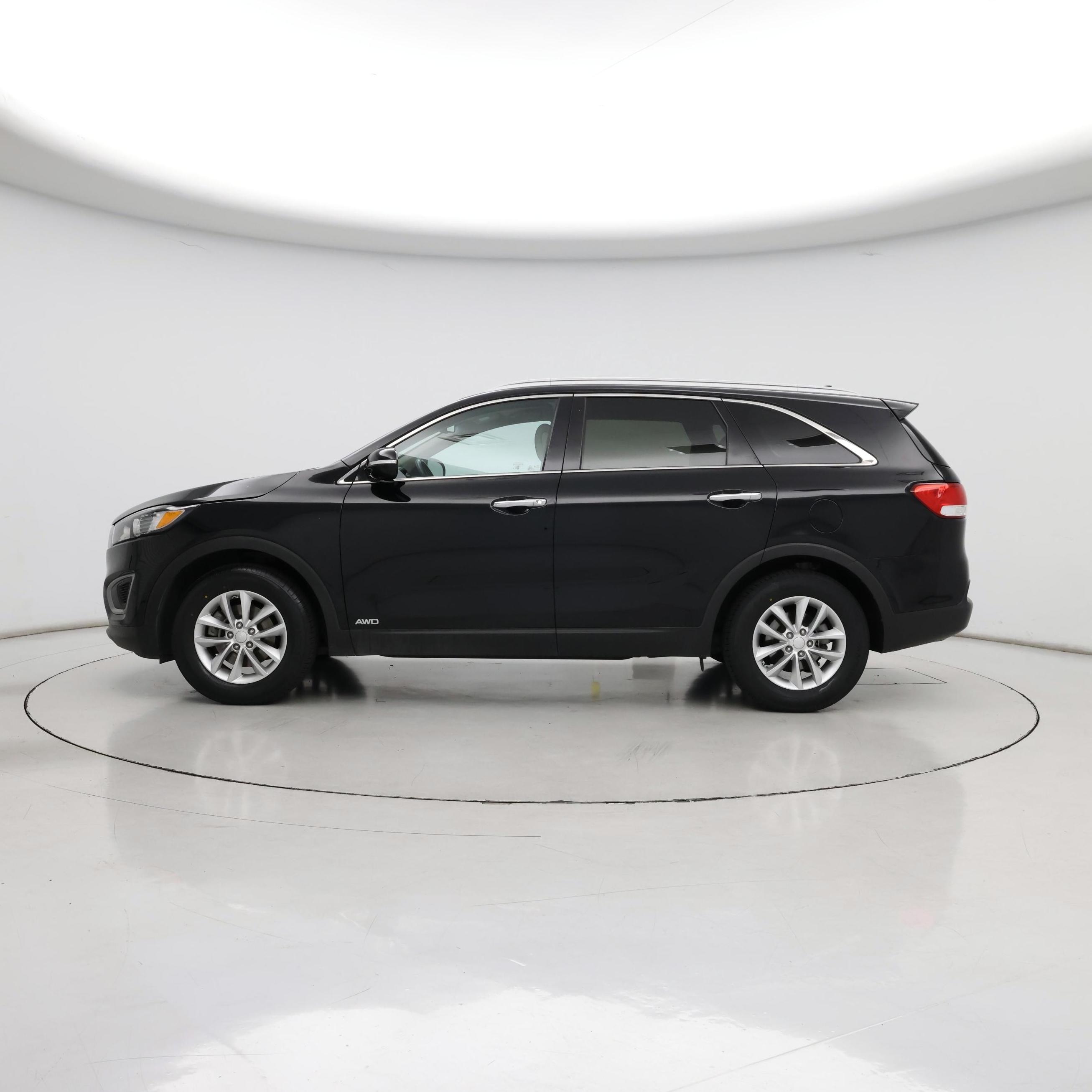 Thumbnail: 2017 Kia Sorento - 3
