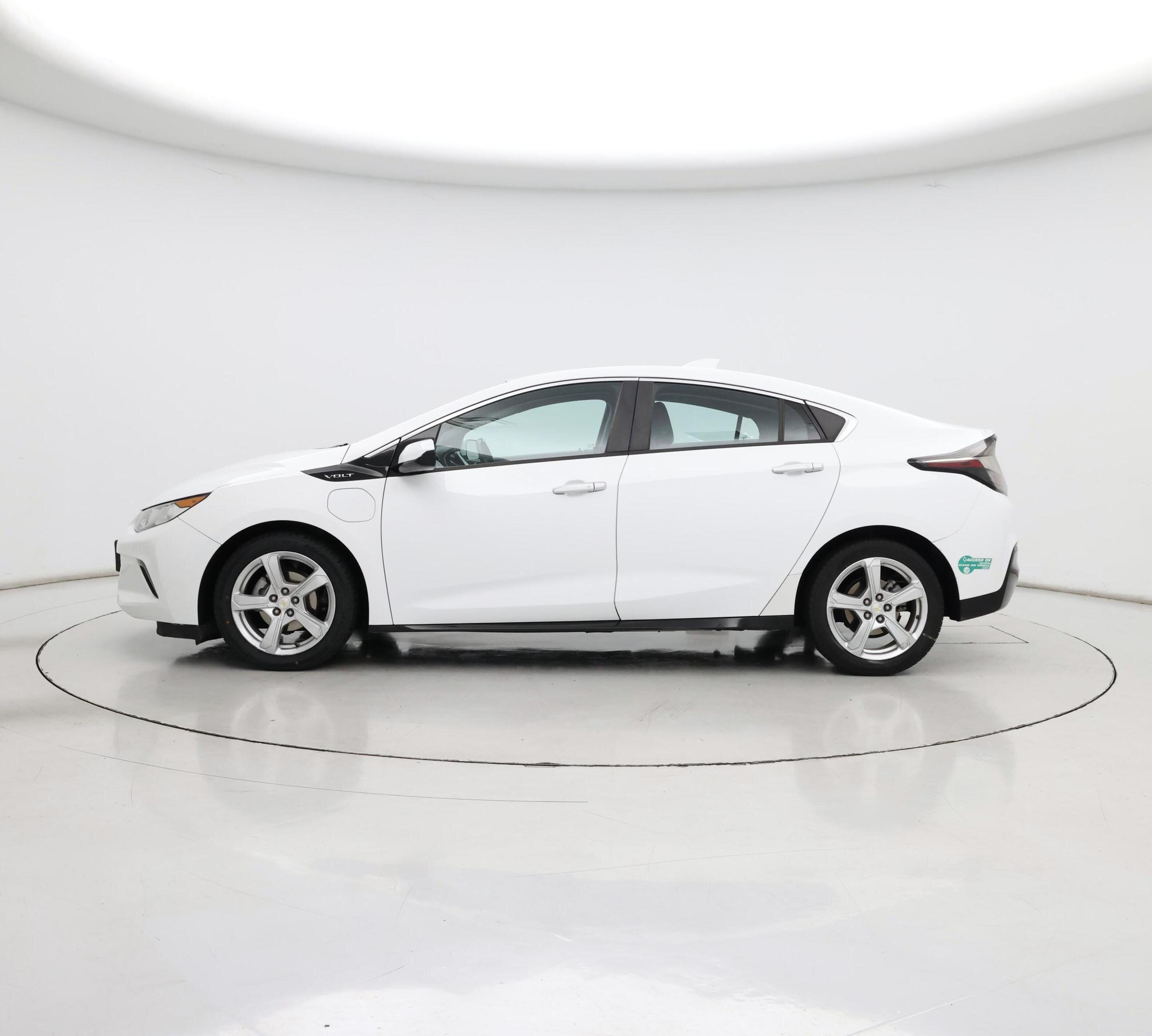 Thumbnail: 2017 Chevrolet Volt - 3