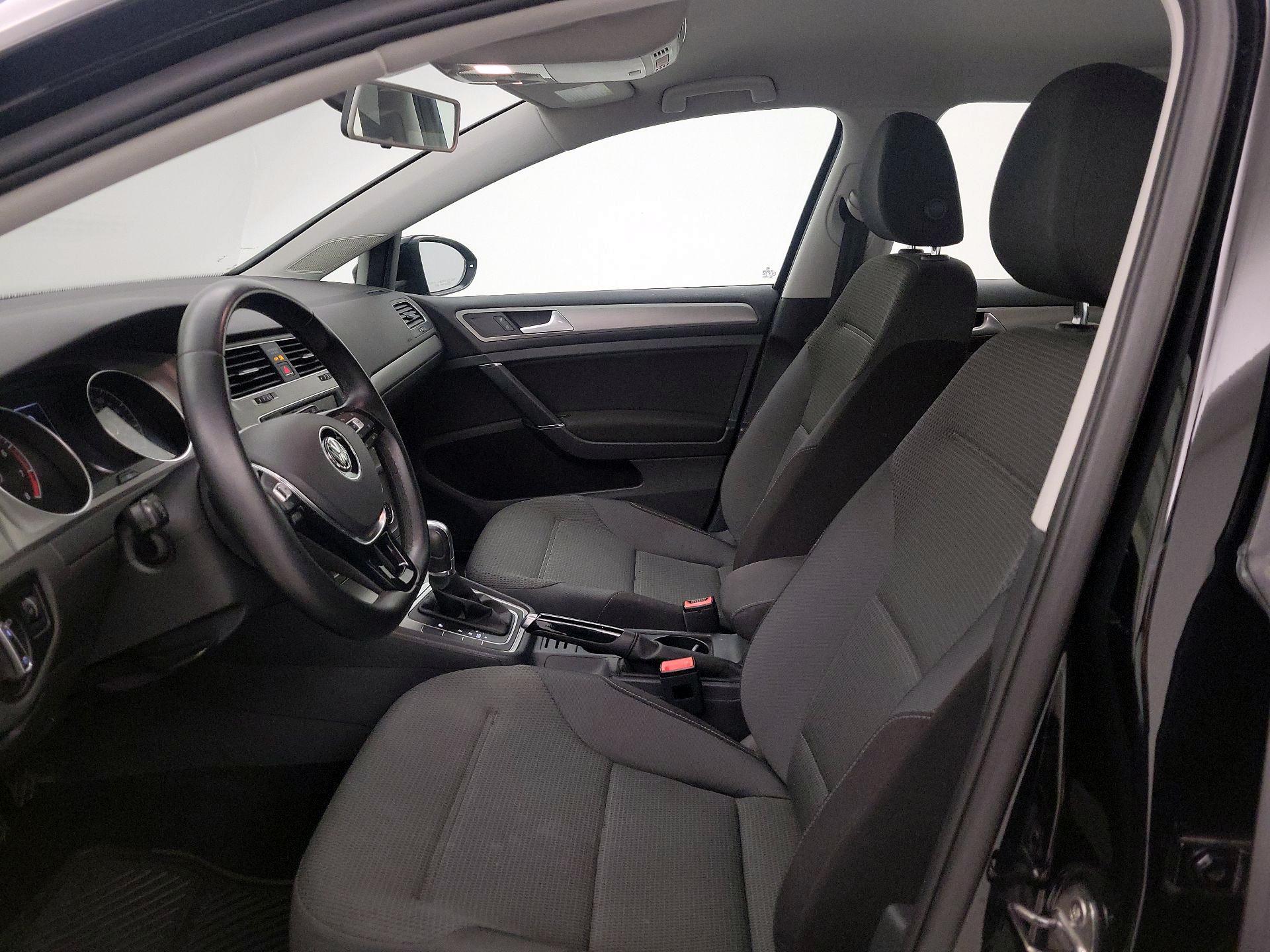 Thumbnail: 2016 Volkswagen Golf - 11