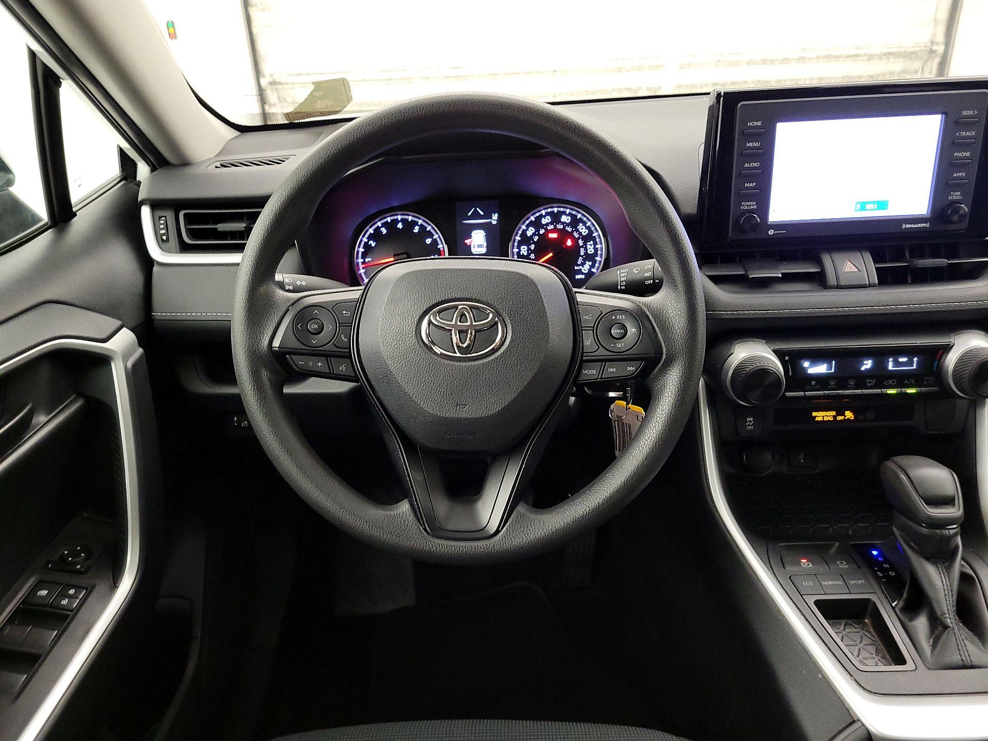 Thumbnail: 2020 Toyota RAV4 - 10