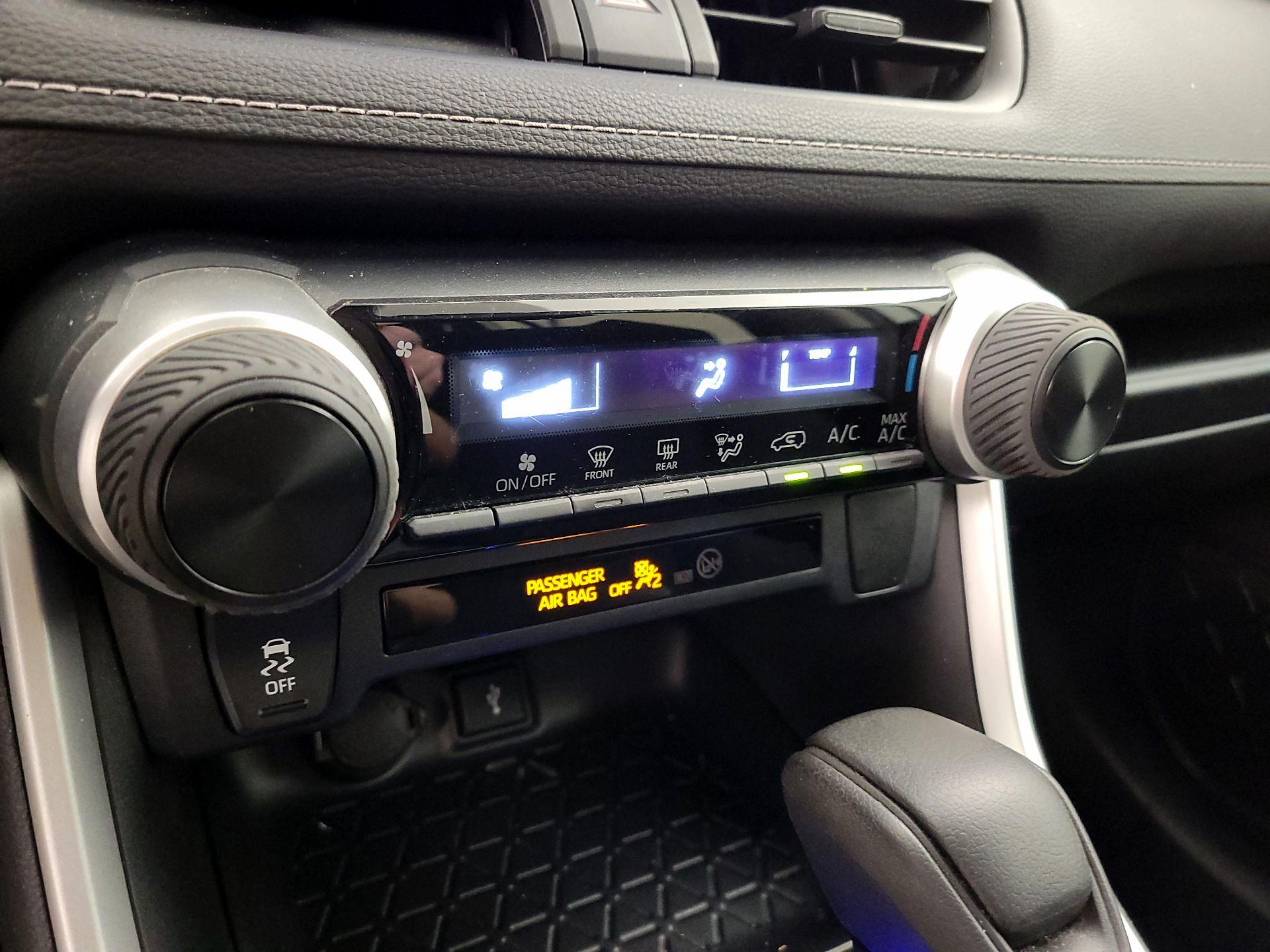 Thumbnail: 2020 Toyota RAV4 - 15