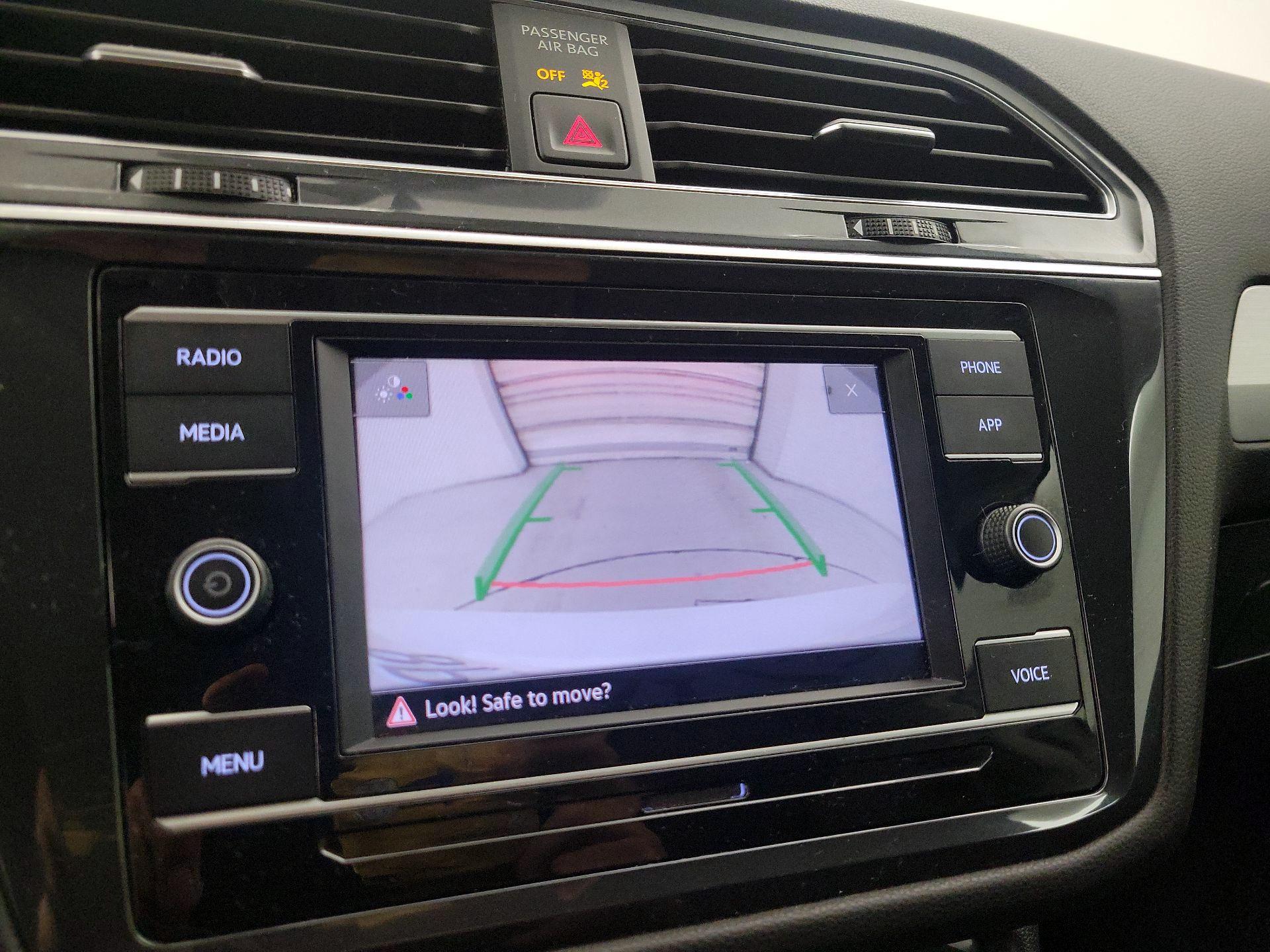 Thumbnail: 2020 Volkswagen Tiguan - 14