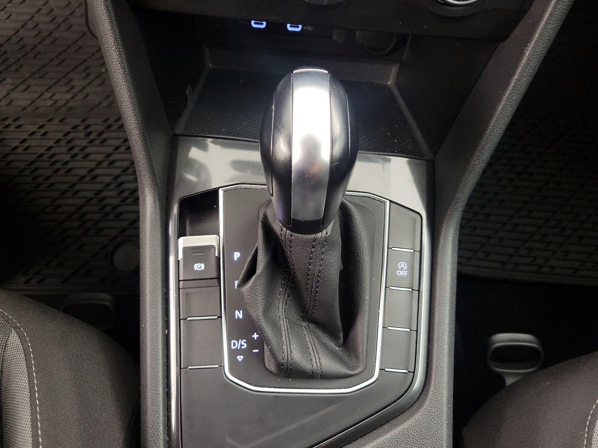 Thumbnail: 2020 Volkswagen Tiguan - 17