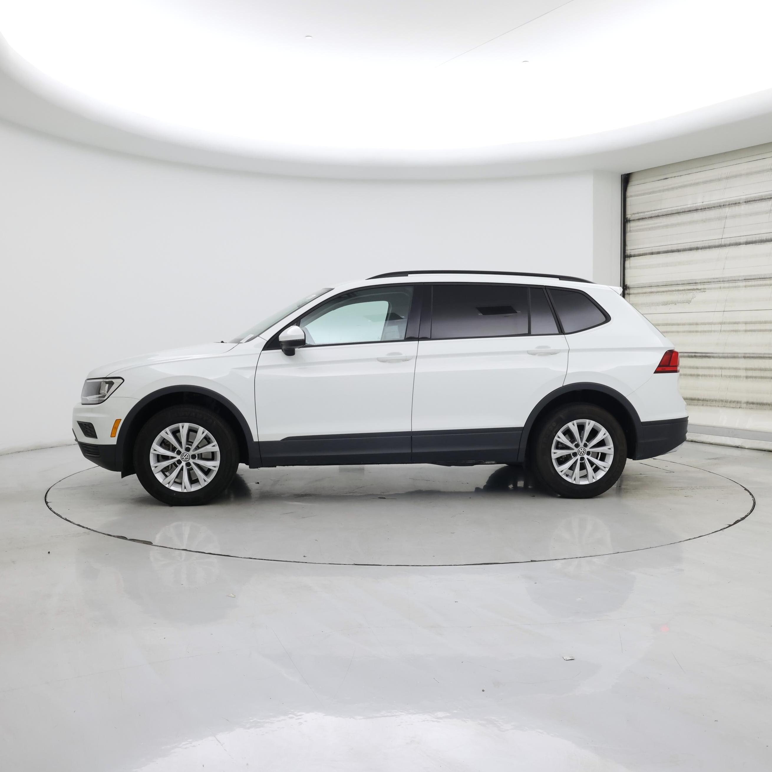 Thumbnail: 2020 Volkswagen Tiguan - 3