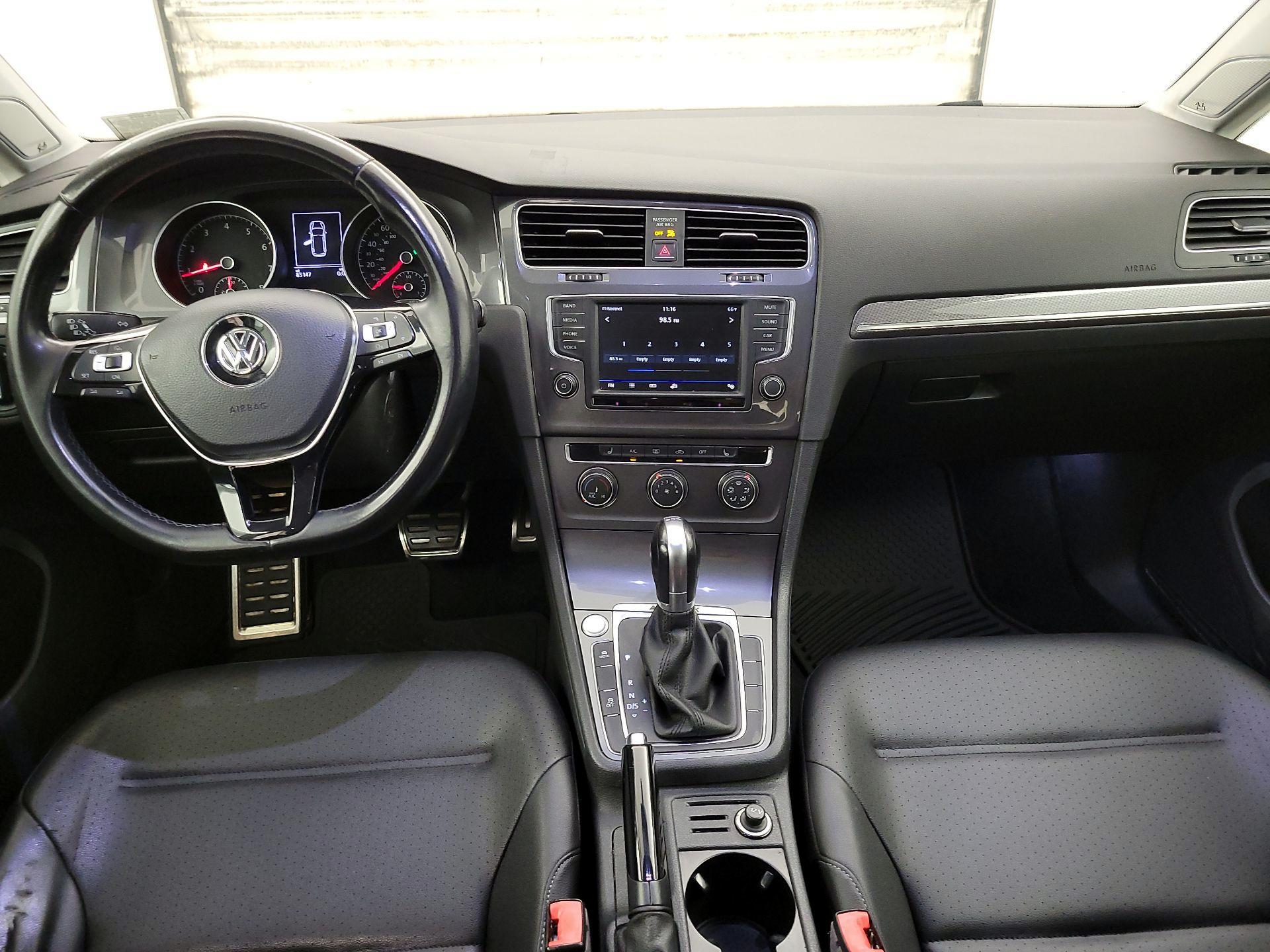 Thumbnail: 2017 Volkswagen Golf - 9