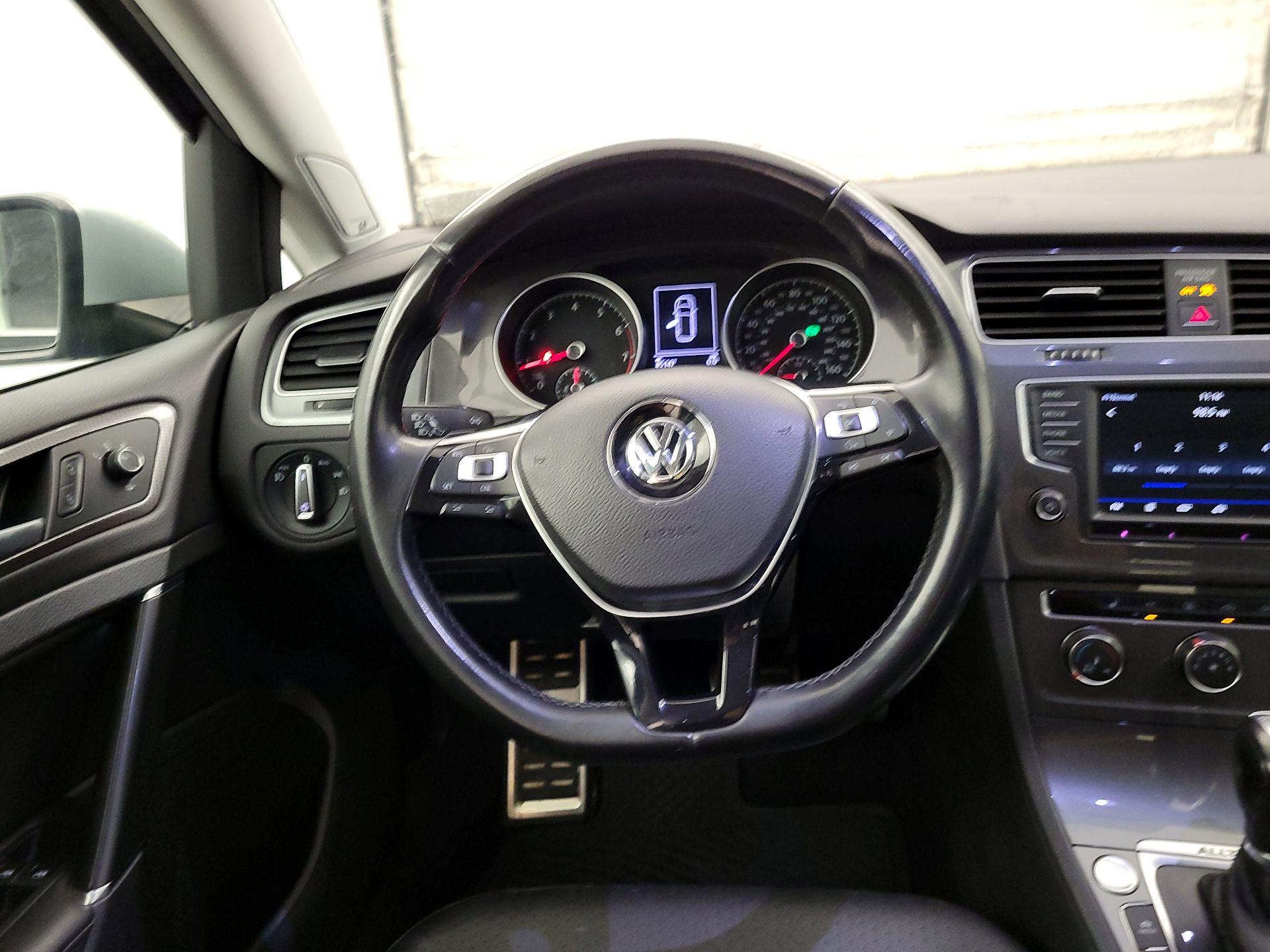 Thumbnail: 2017 Volkswagen Golf - 10