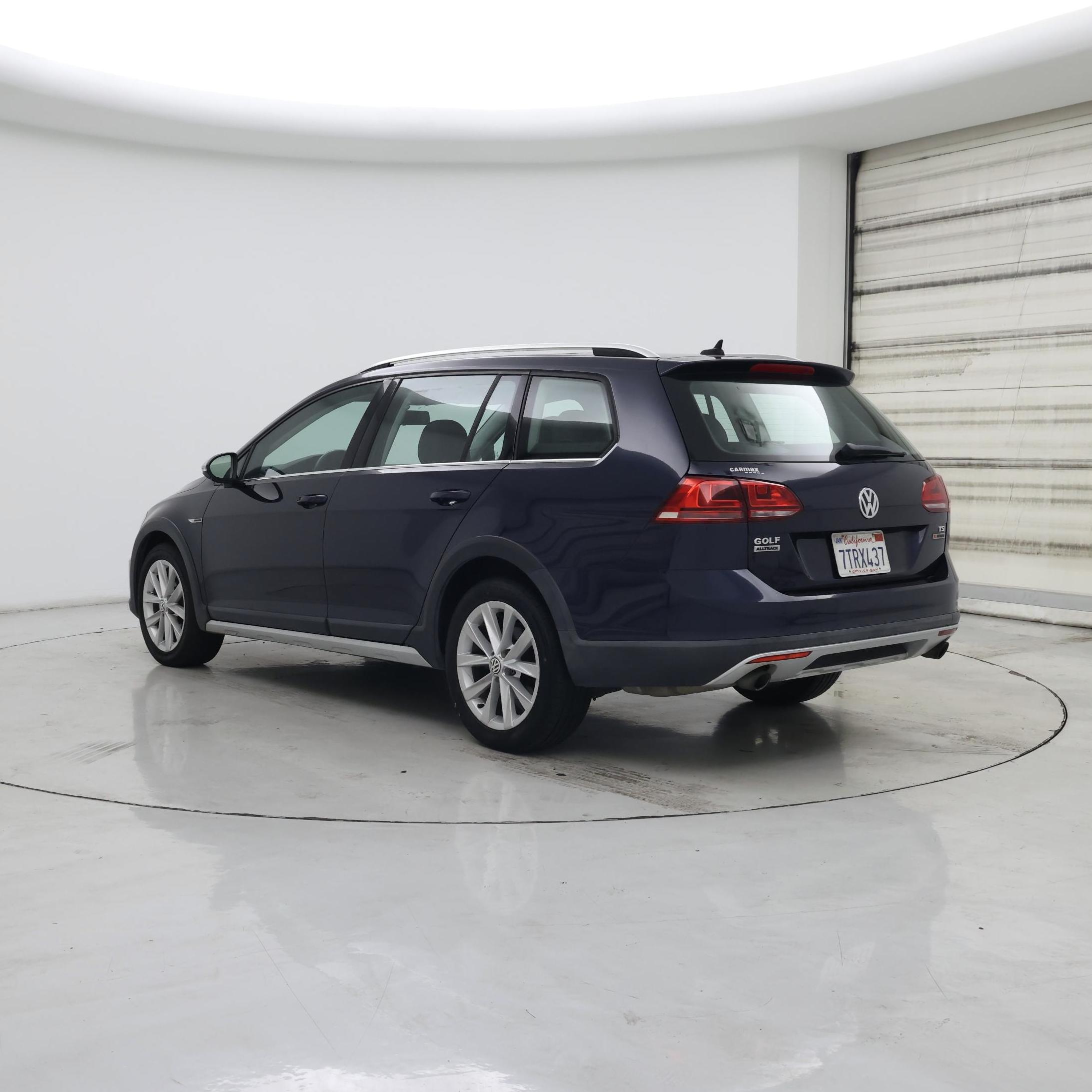 Thumbnail: 2017 Volkswagen Golf - 2