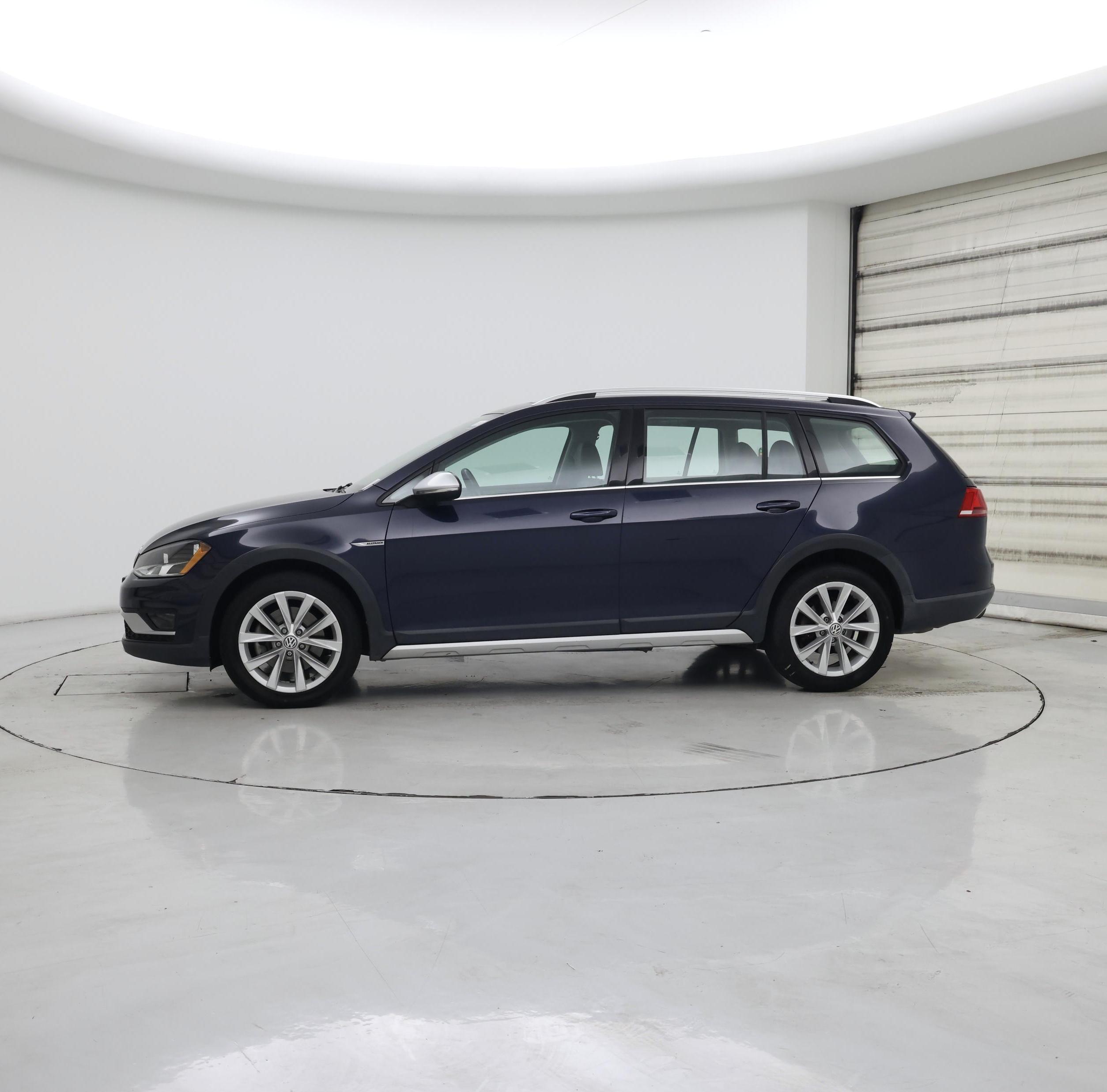 Thumbnail: 2017 Volkswagen Golf - 3