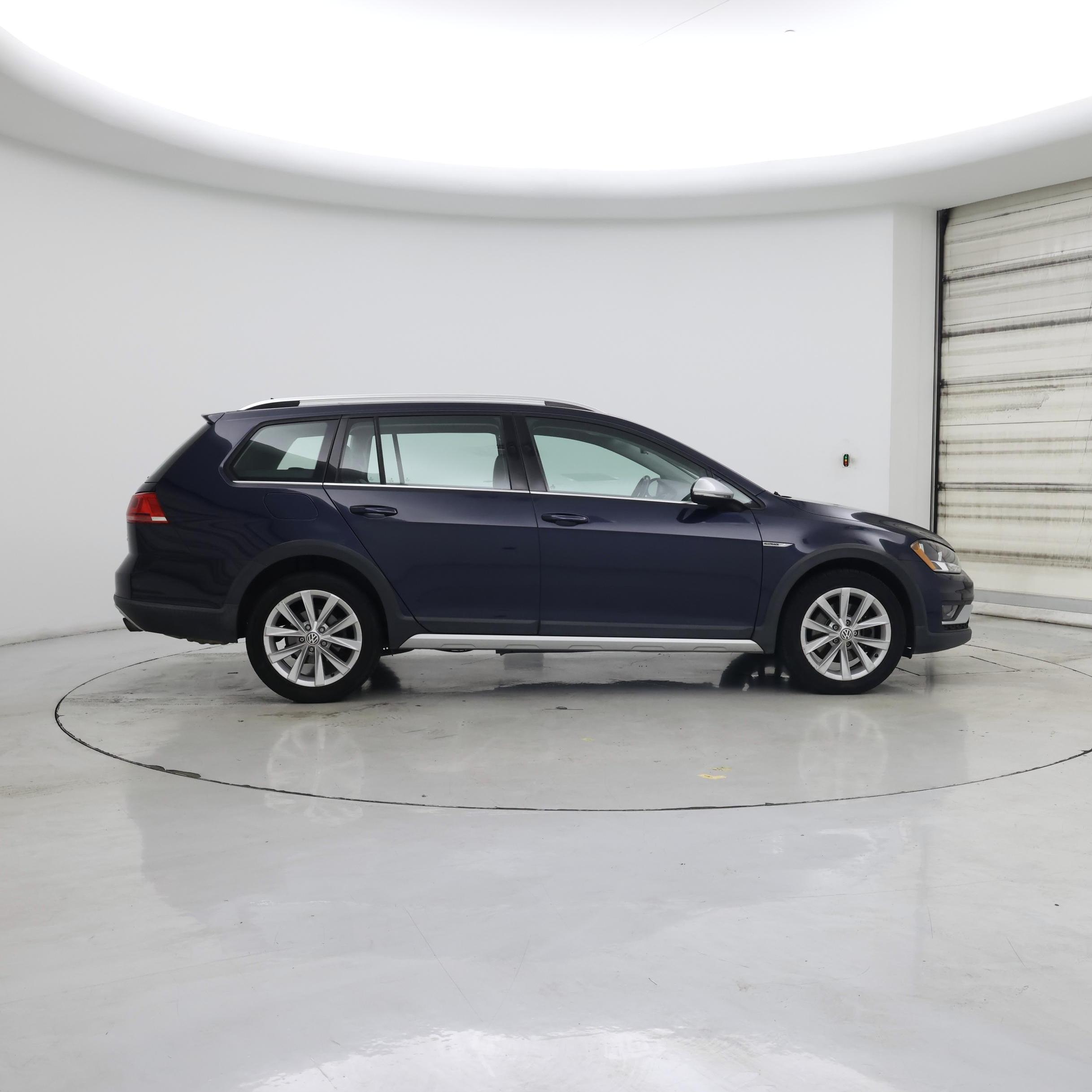Thumbnail: 2017 Volkswagen Golf - 7