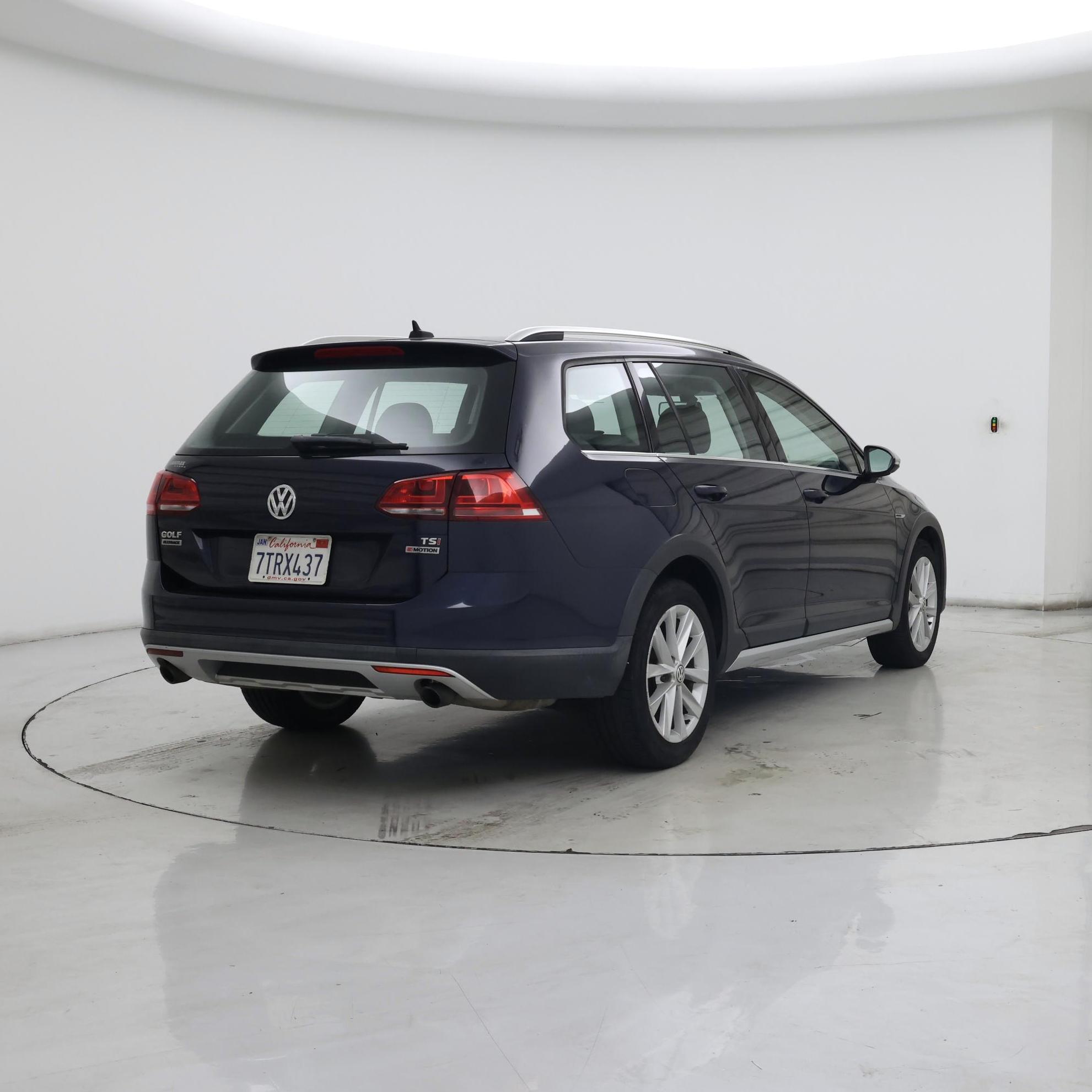 Thumbnail: 2017 Volkswagen Golf - 8