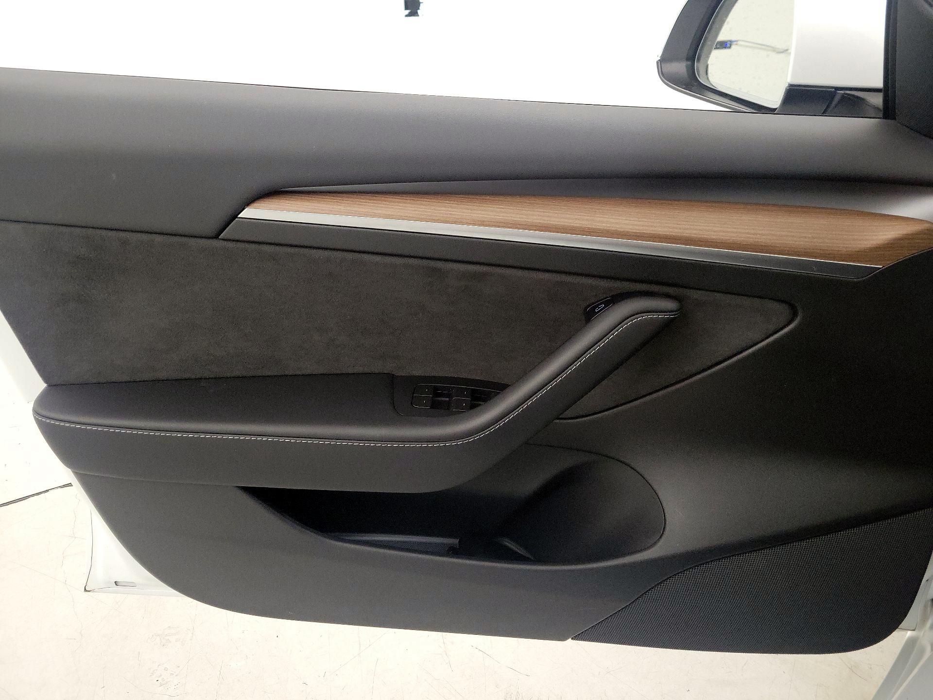 Thumbnail: 2022 Tesla Model 3 - 12