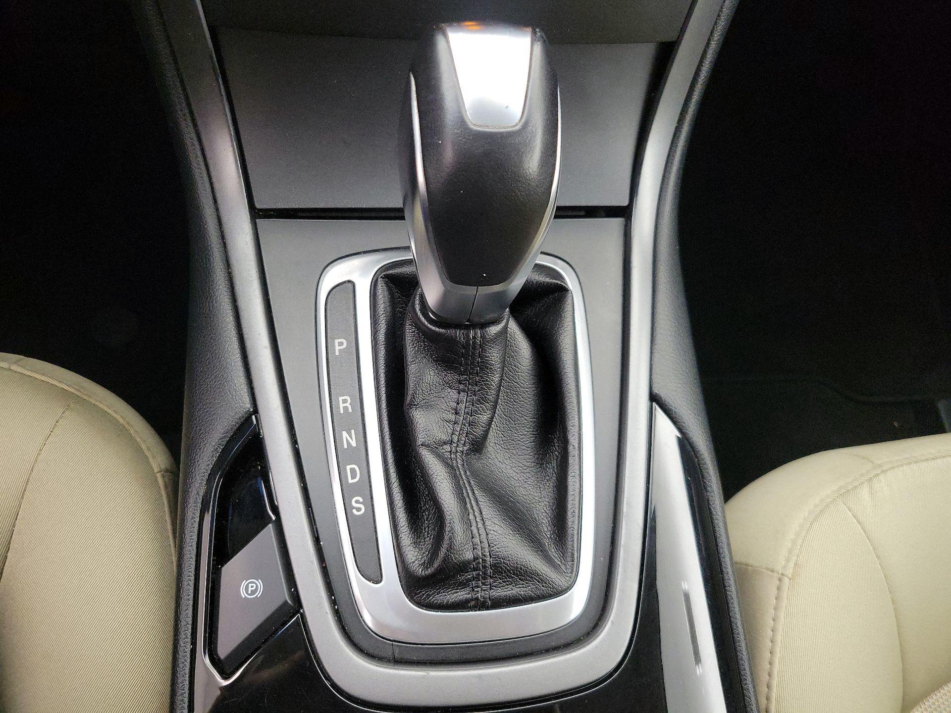 Thumbnail: 2015 Ford Edge - 17