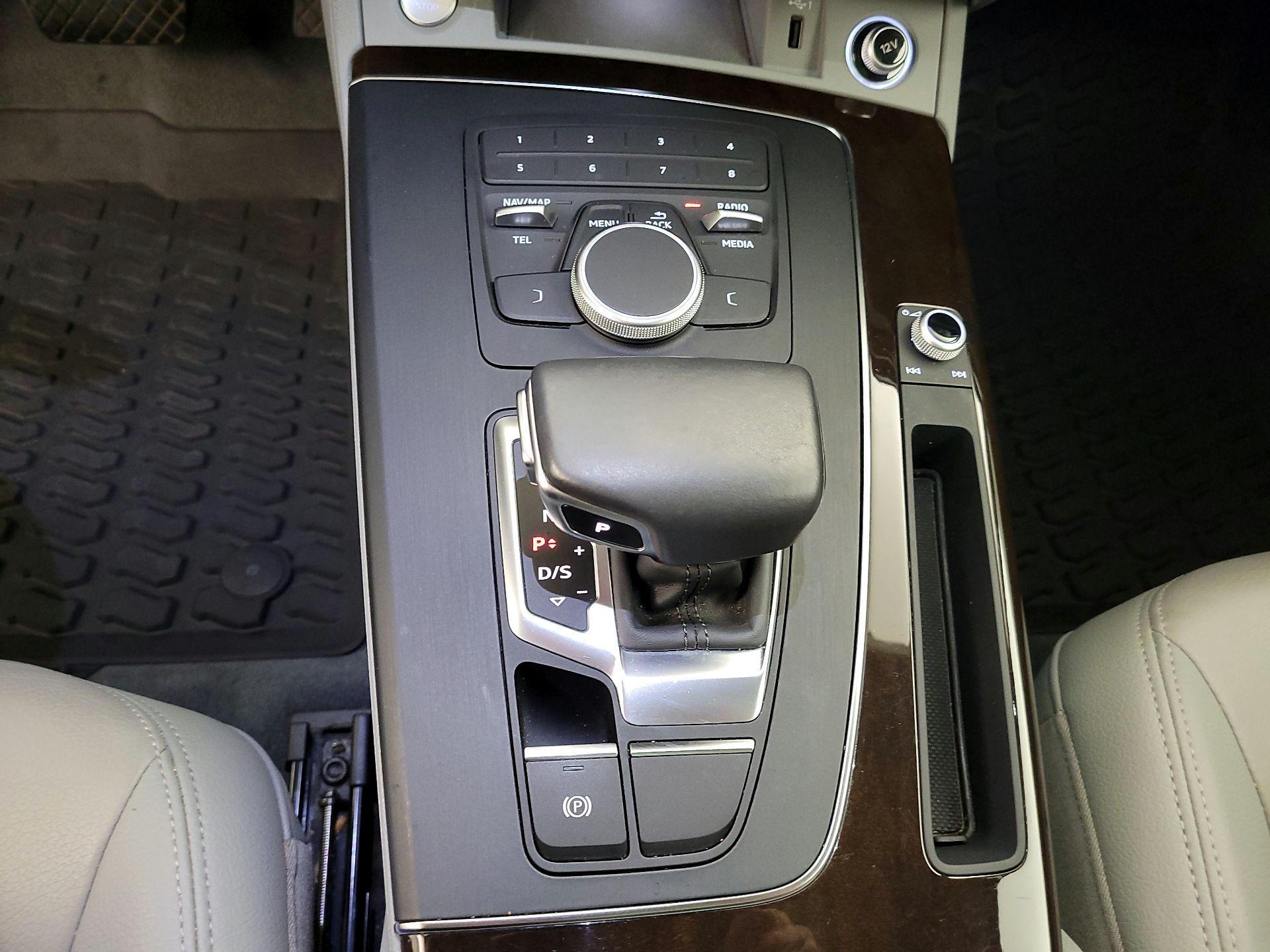 Thumbnail: 2020 Audi Q5 - 16