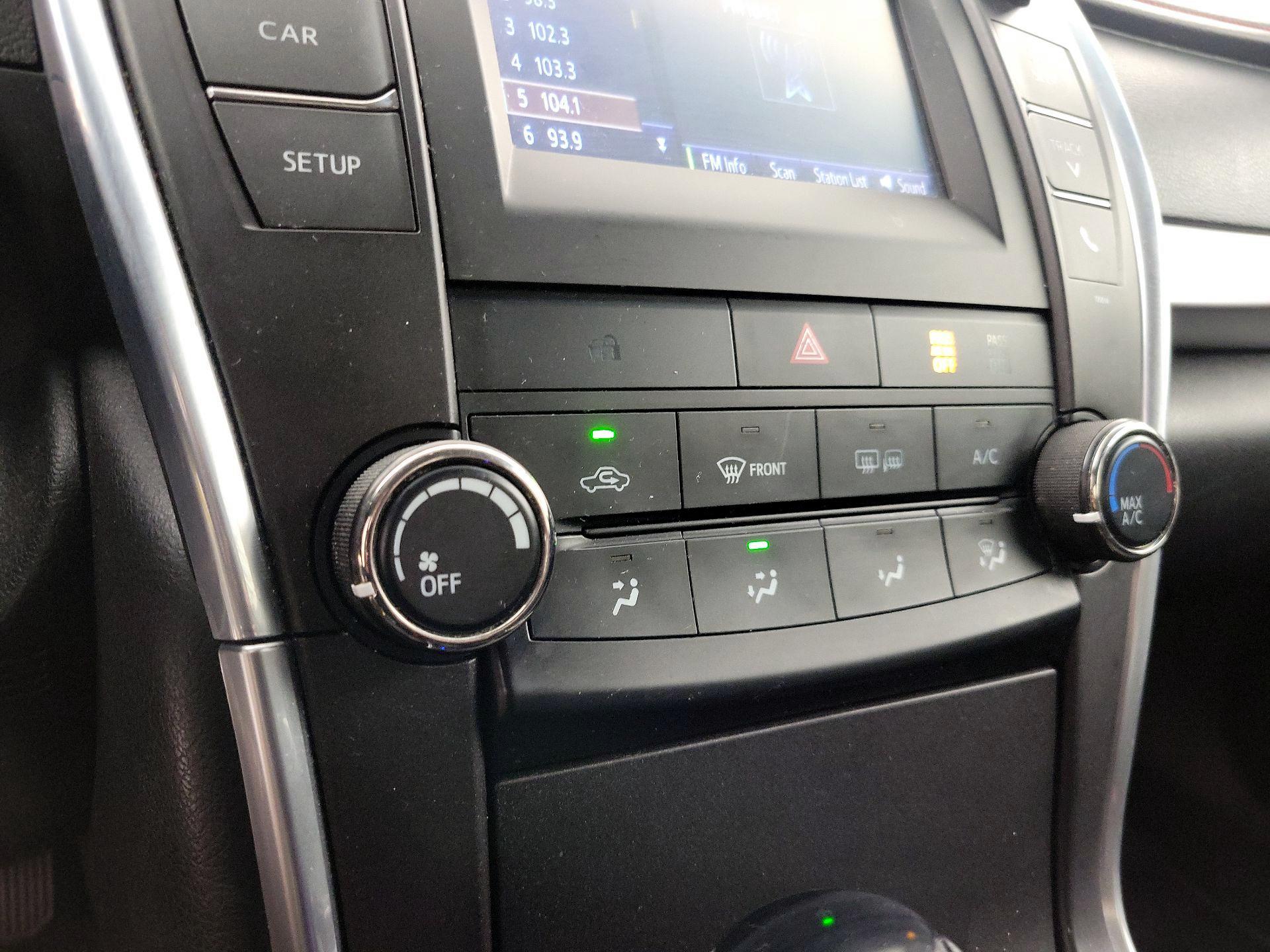 Thumbnail: 2016 Toyota Camry - 16