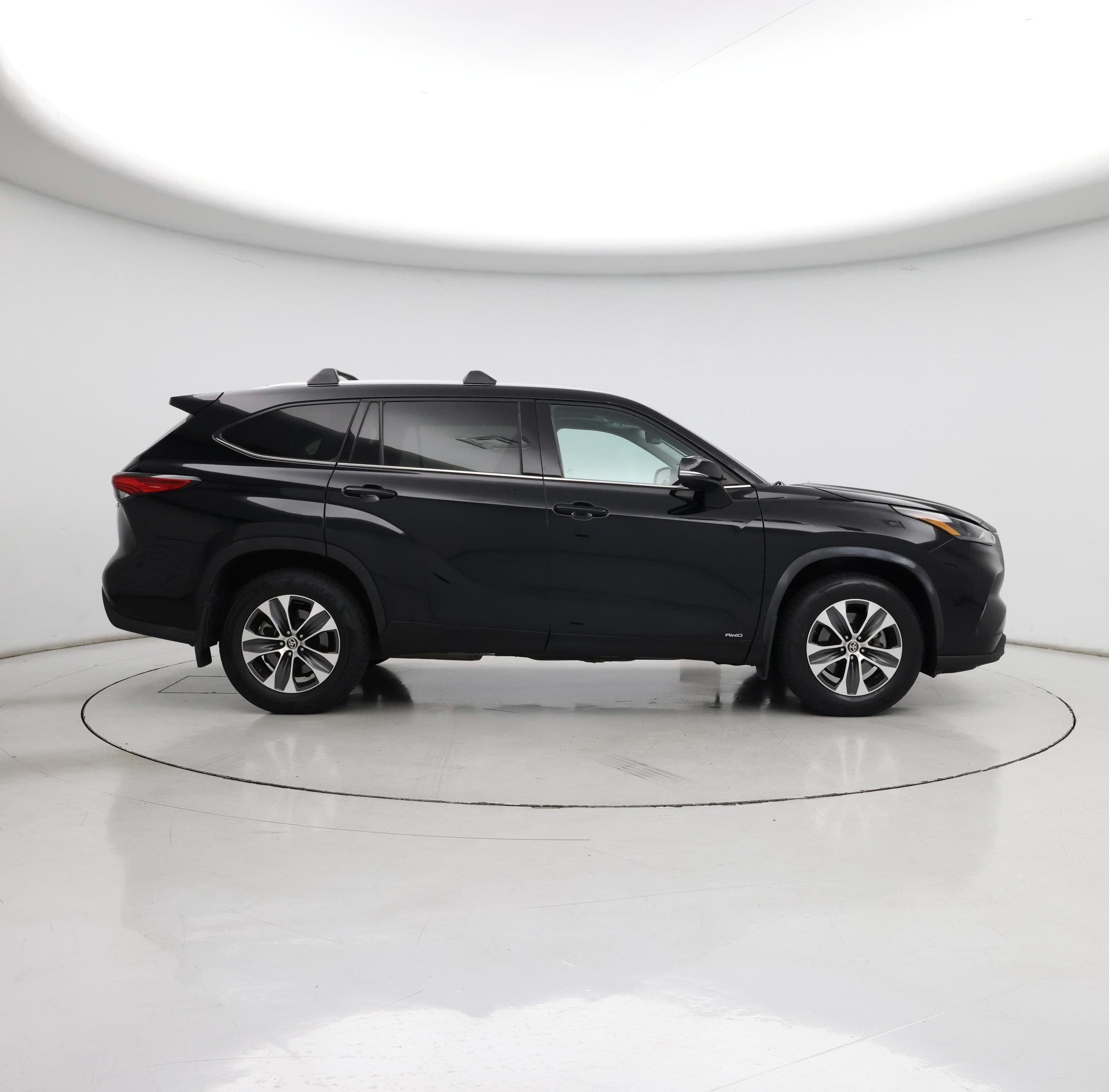 Thumbnail: 2022 Toyota Highlander - 7