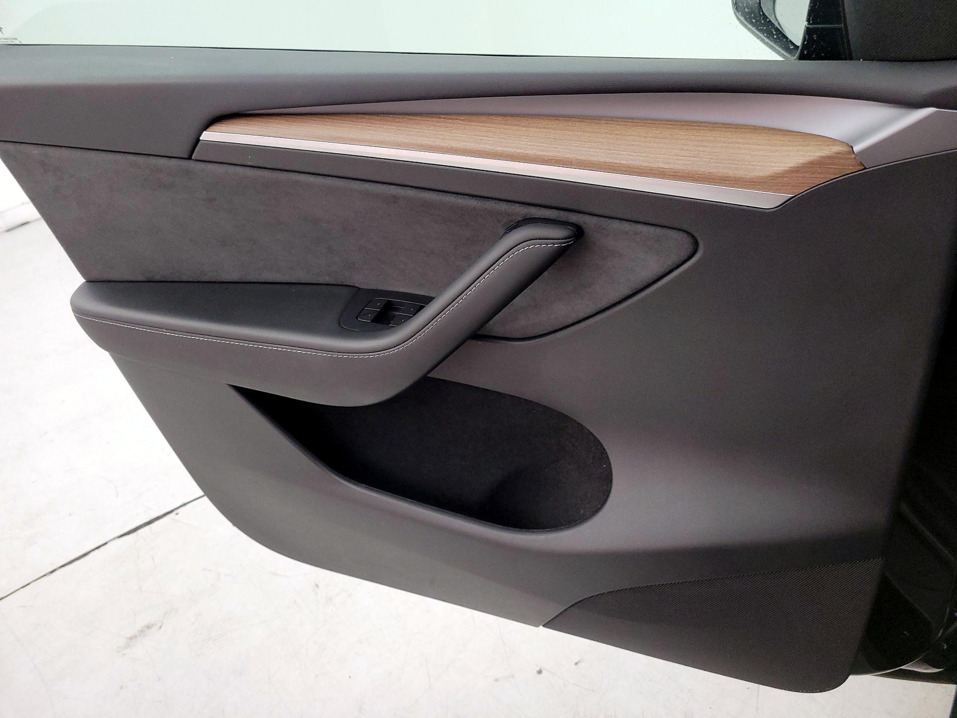 Thumbnail: 2023 Tesla Model Y - 12