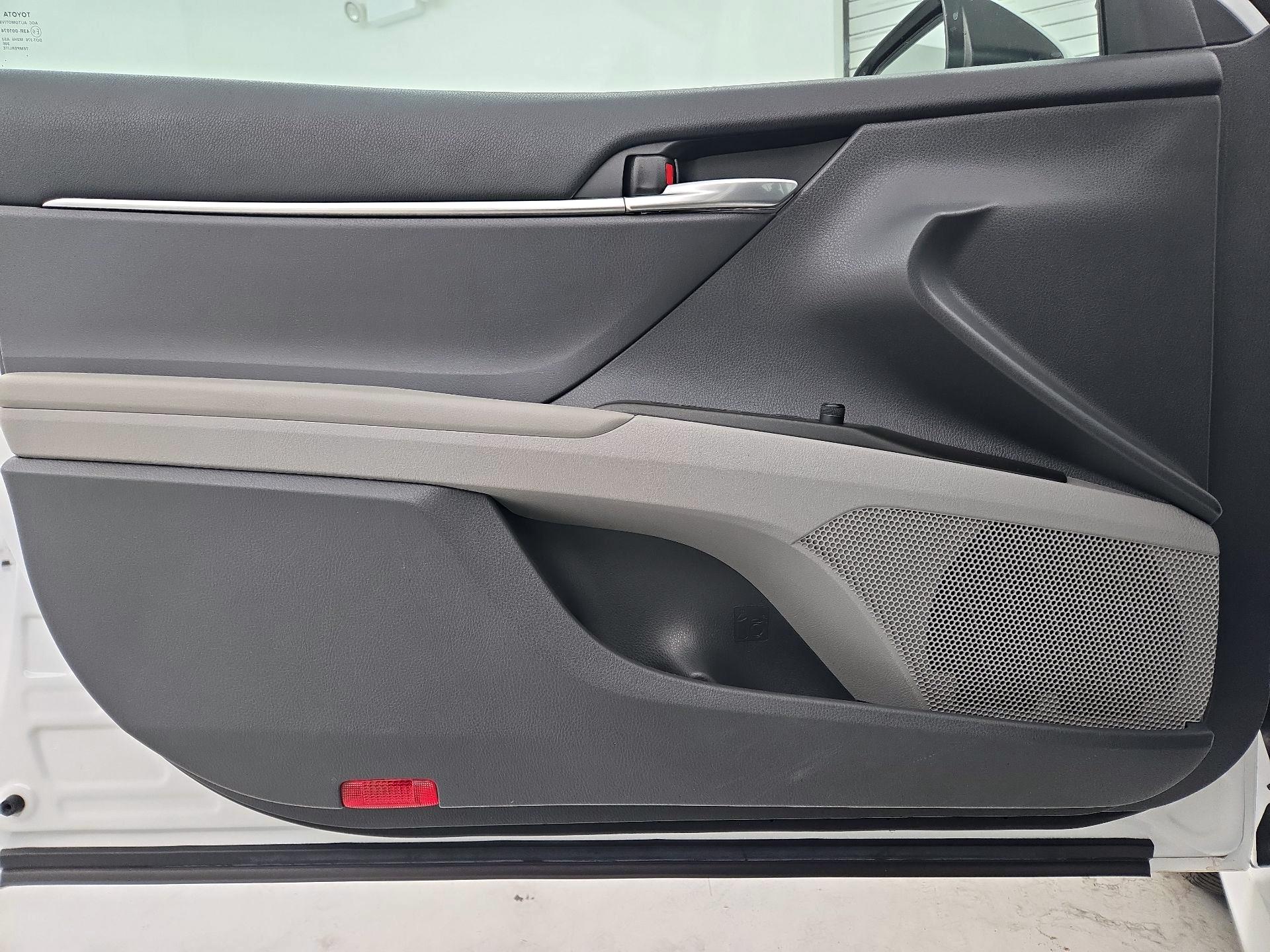 Thumbnail: 2022 Toyota Camry - 10