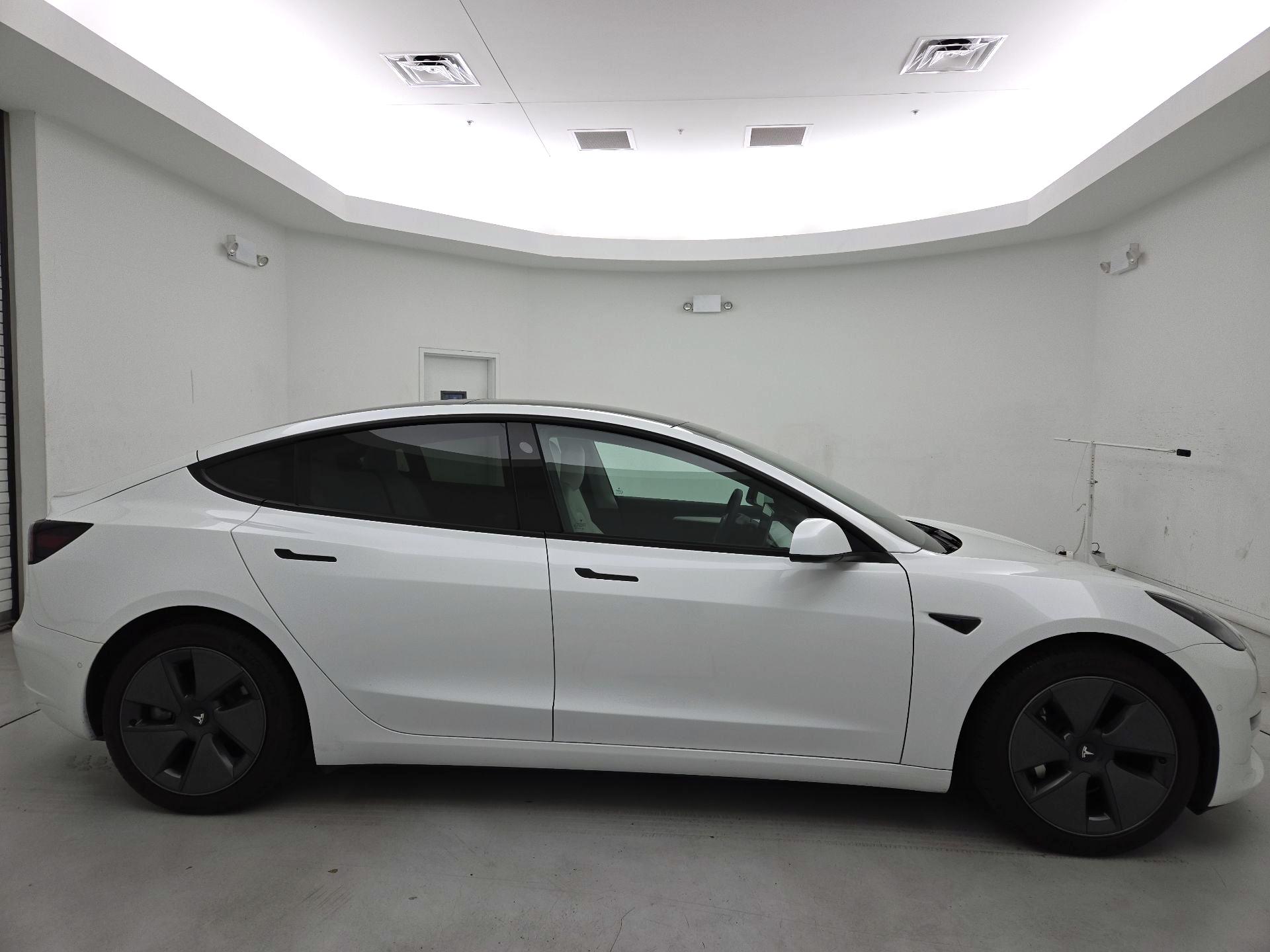 Thumbnail: 2021 Tesla Model 3 - 4