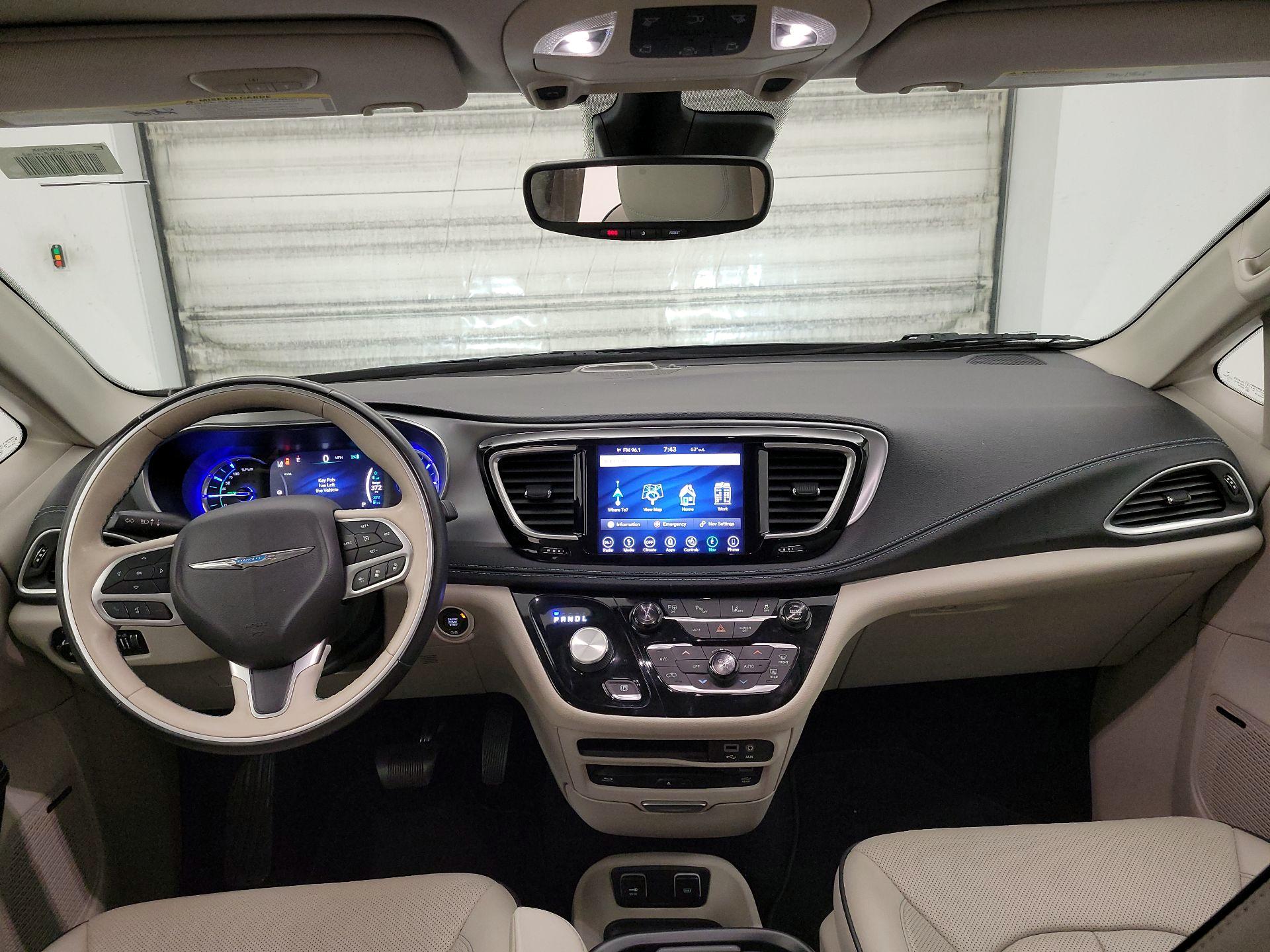 Thumbnail: 2018 Chrysler Pacifica - 9