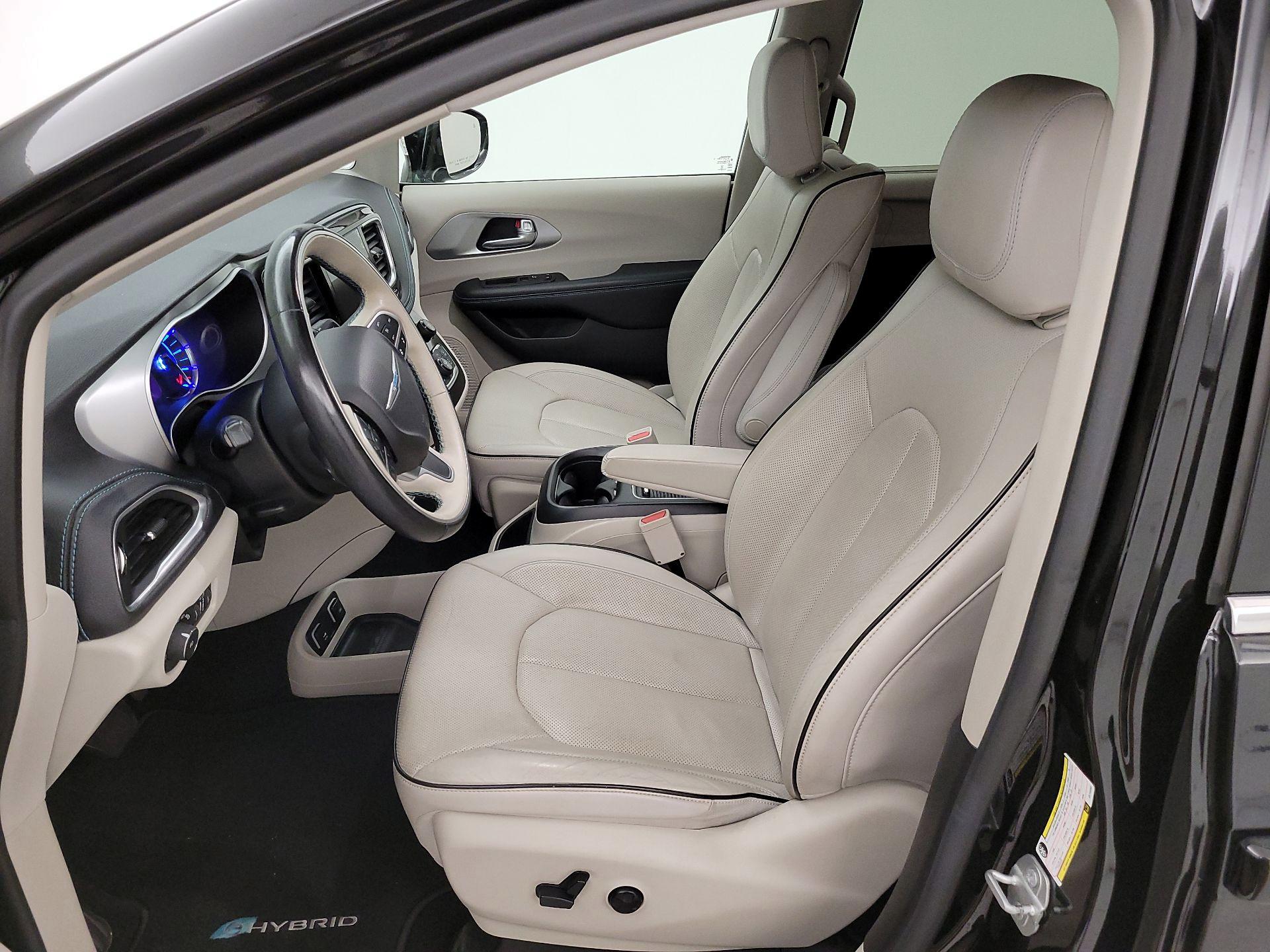 Thumbnail: 2018 Chrysler Pacifica - 11