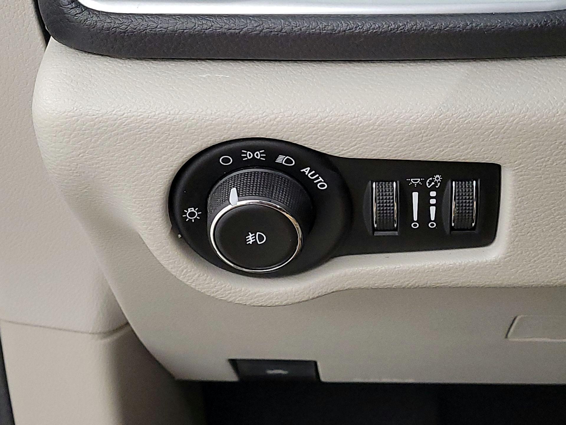Thumbnail: 2018 Chrysler Pacifica - 13