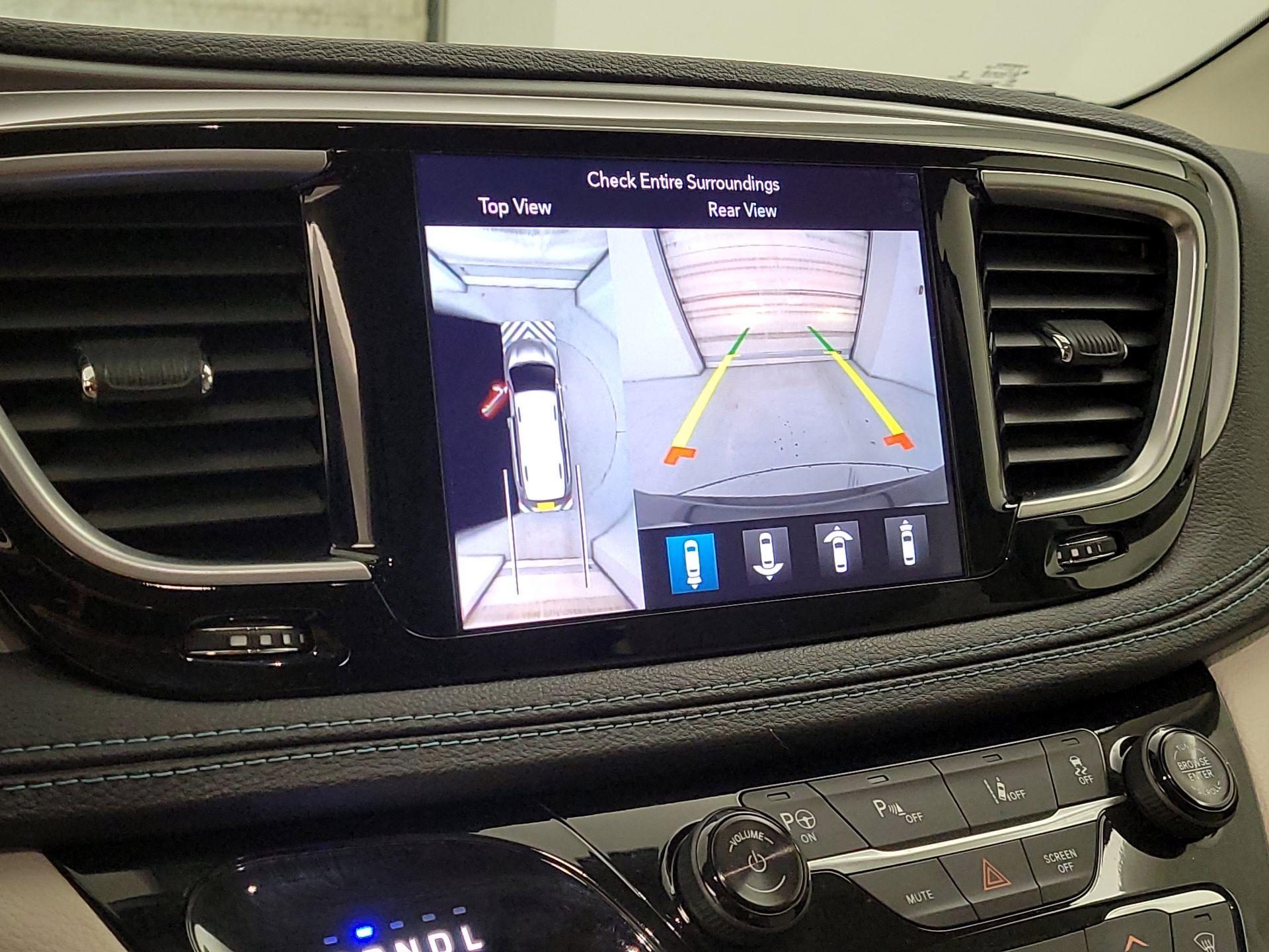 Thumbnail: 2018 Chrysler Pacifica - 15