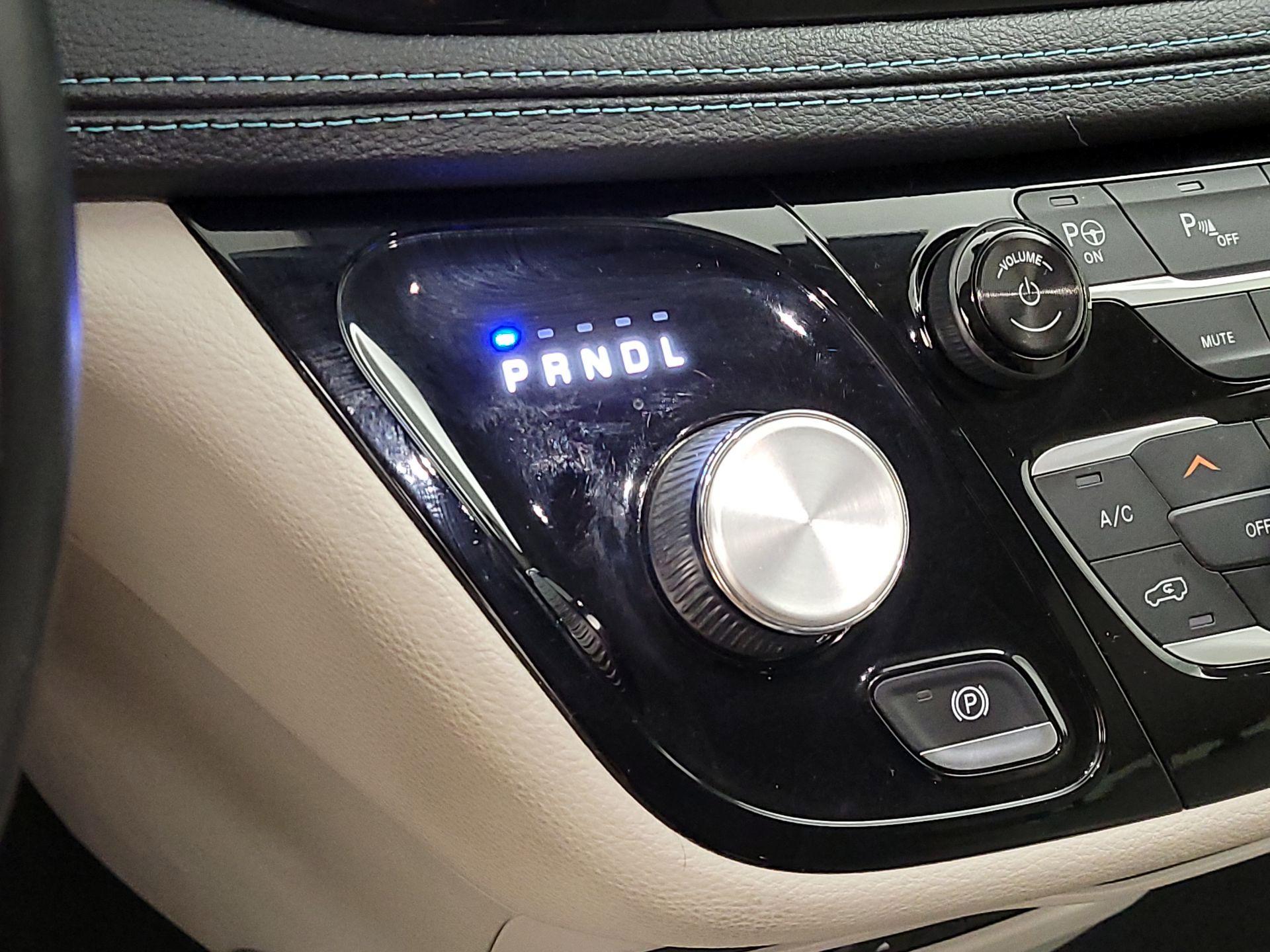 Thumbnail: 2018 Chrysler Pacifica - 18