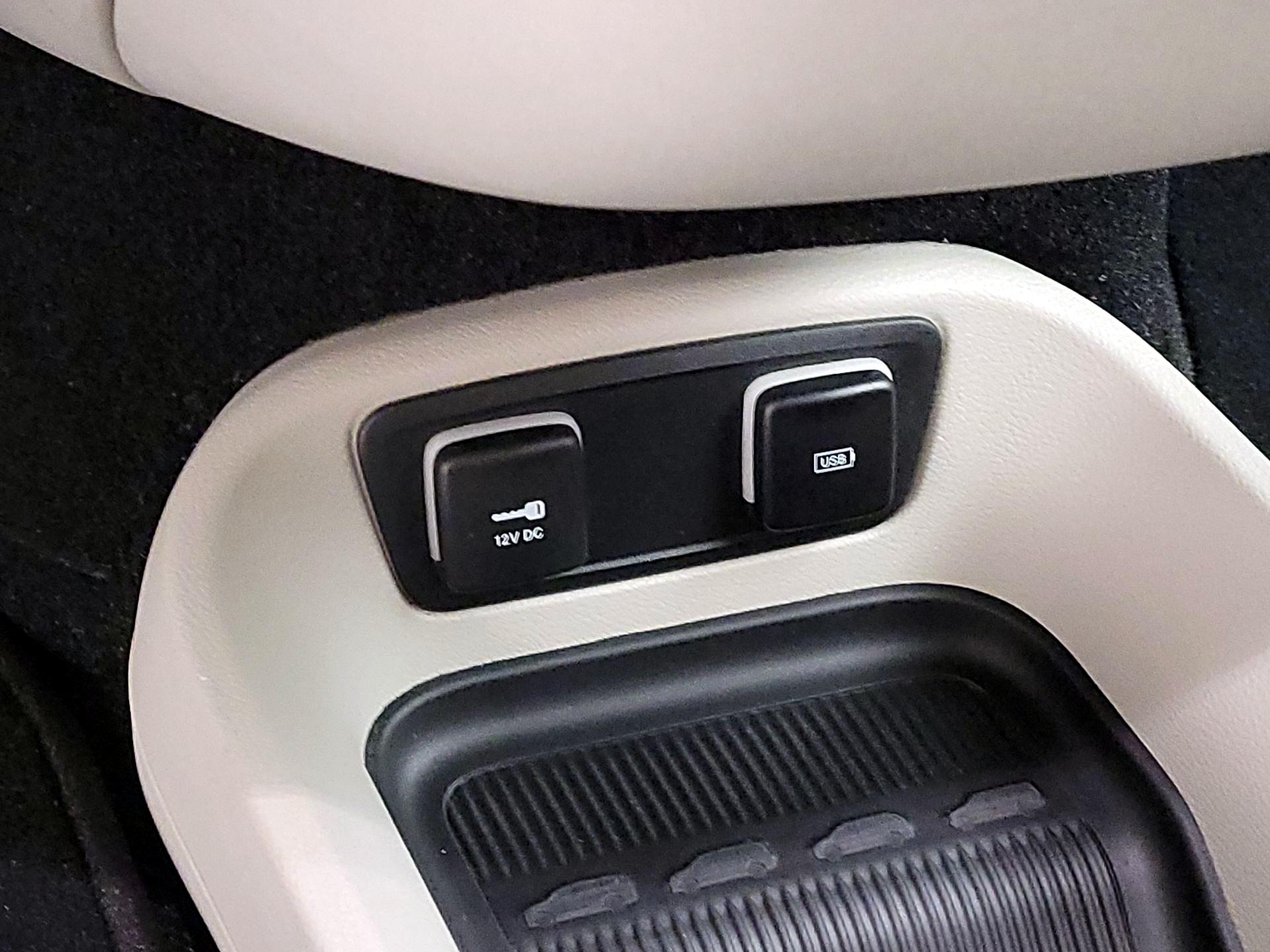 Thumbnail: 2018 Chrysler Pacifica - 19