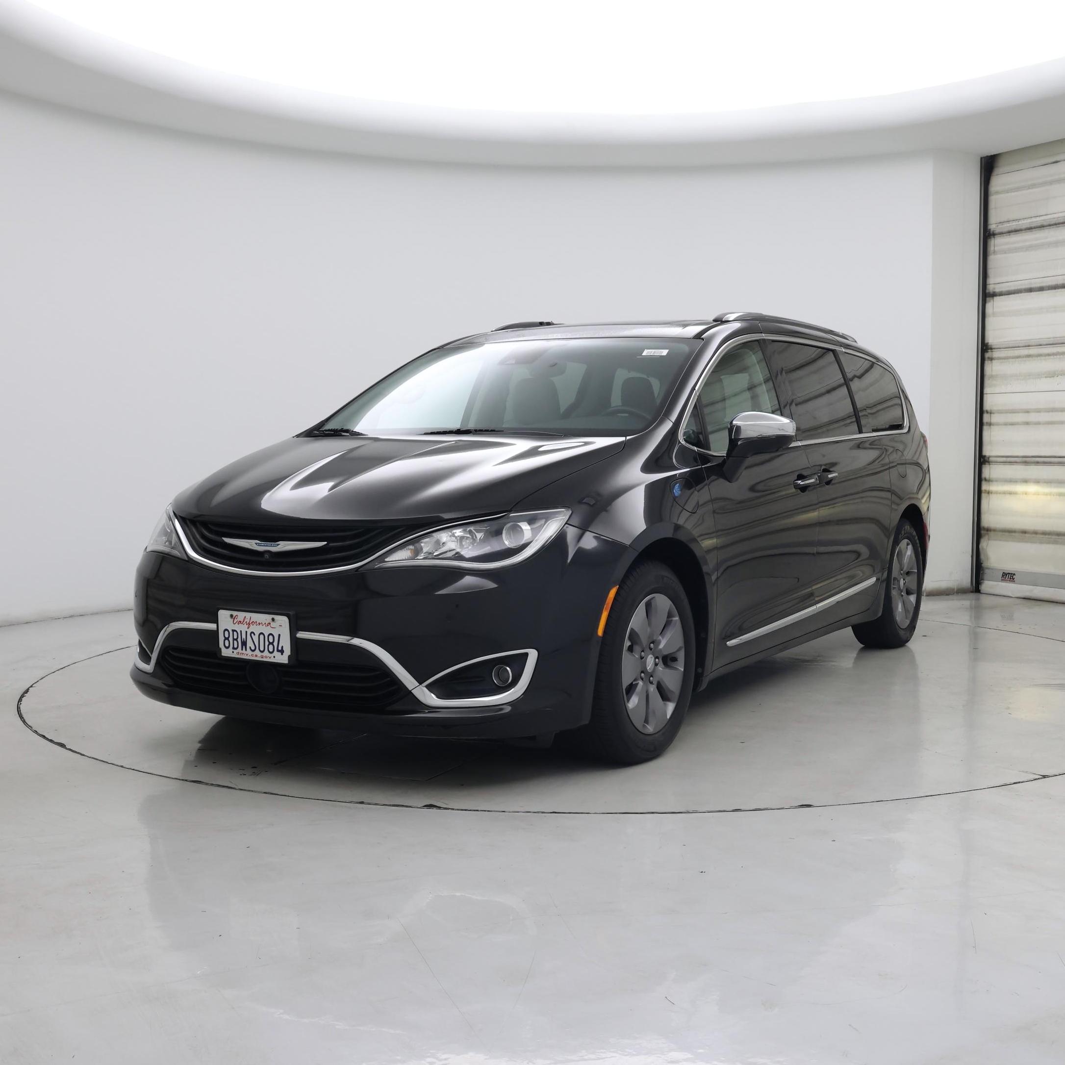 Thumbnail: 2018 Chrysler Pacifica - 4