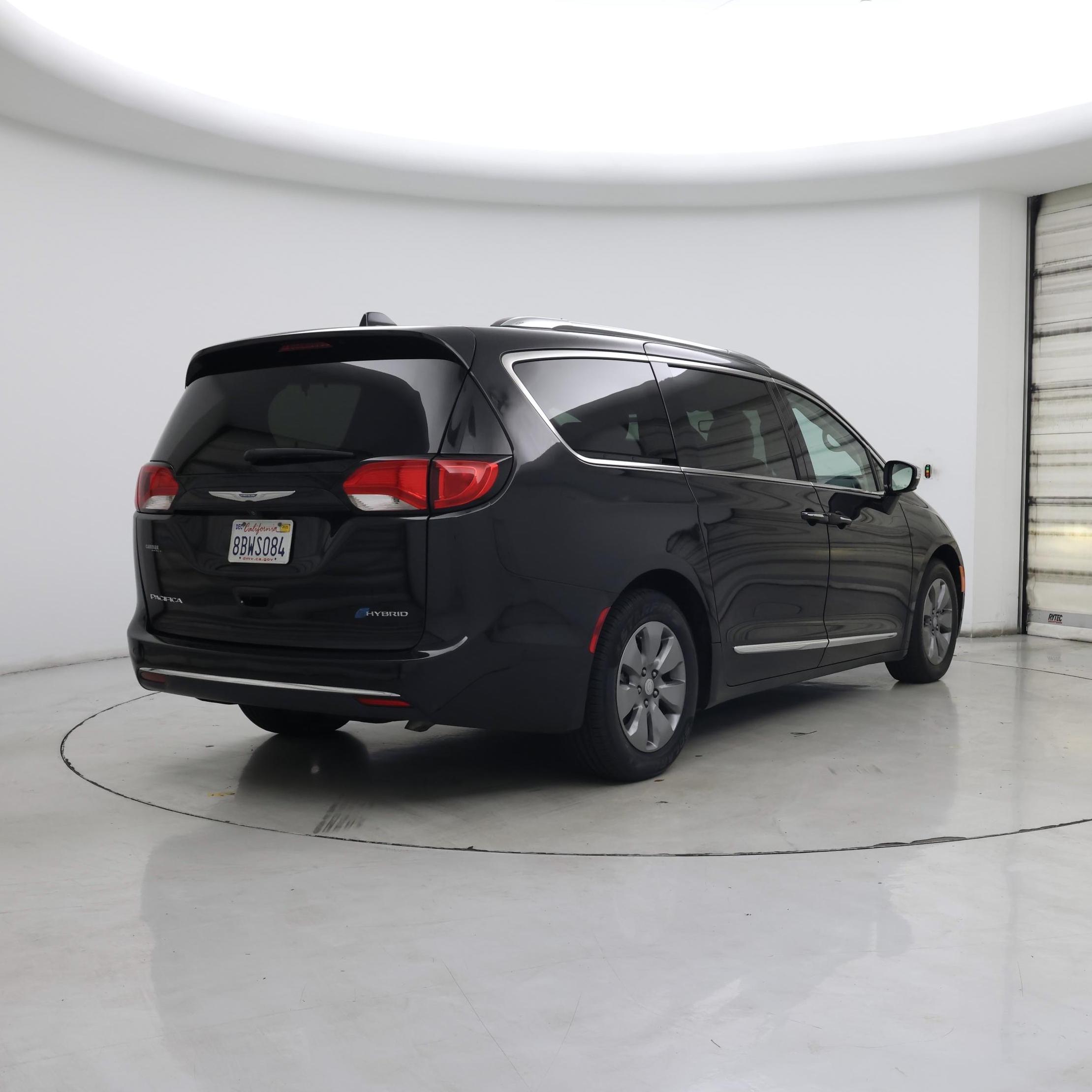 Thumbnail: 2018 Chrysler Pacifica - 8