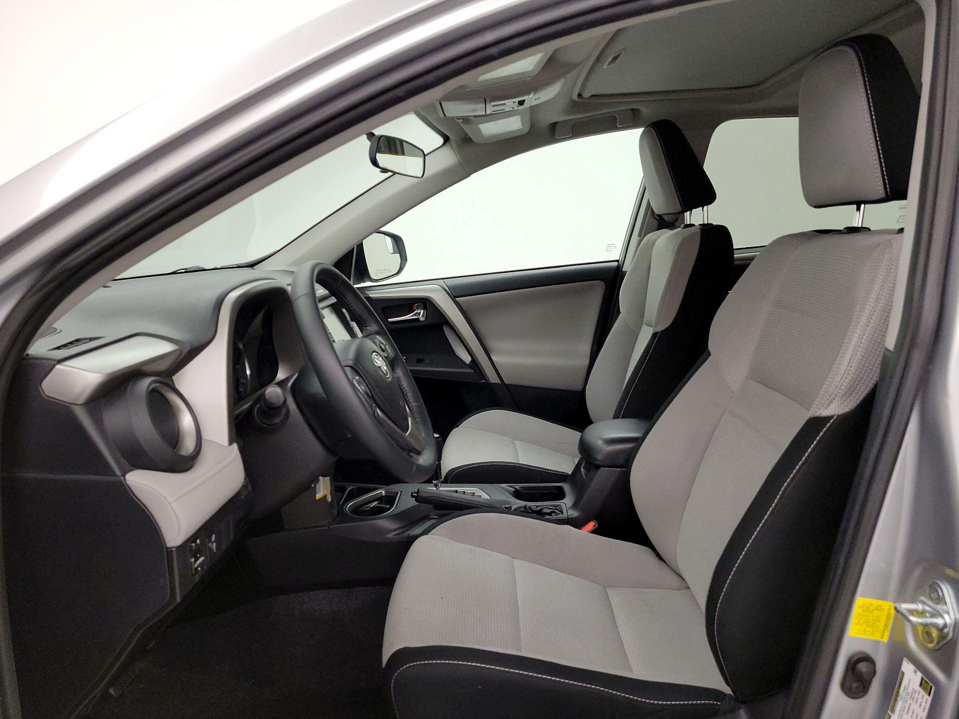 Thumbnail: 2016 Toyota RAV4 - 11