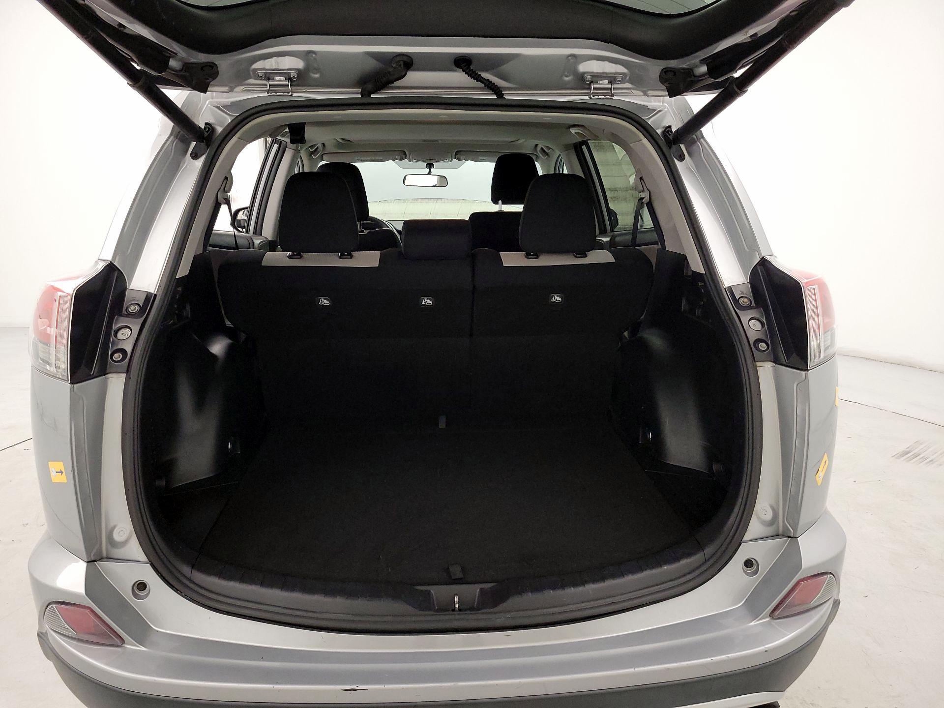 Thumbnail: 2016 Toyota RAV4 - 19