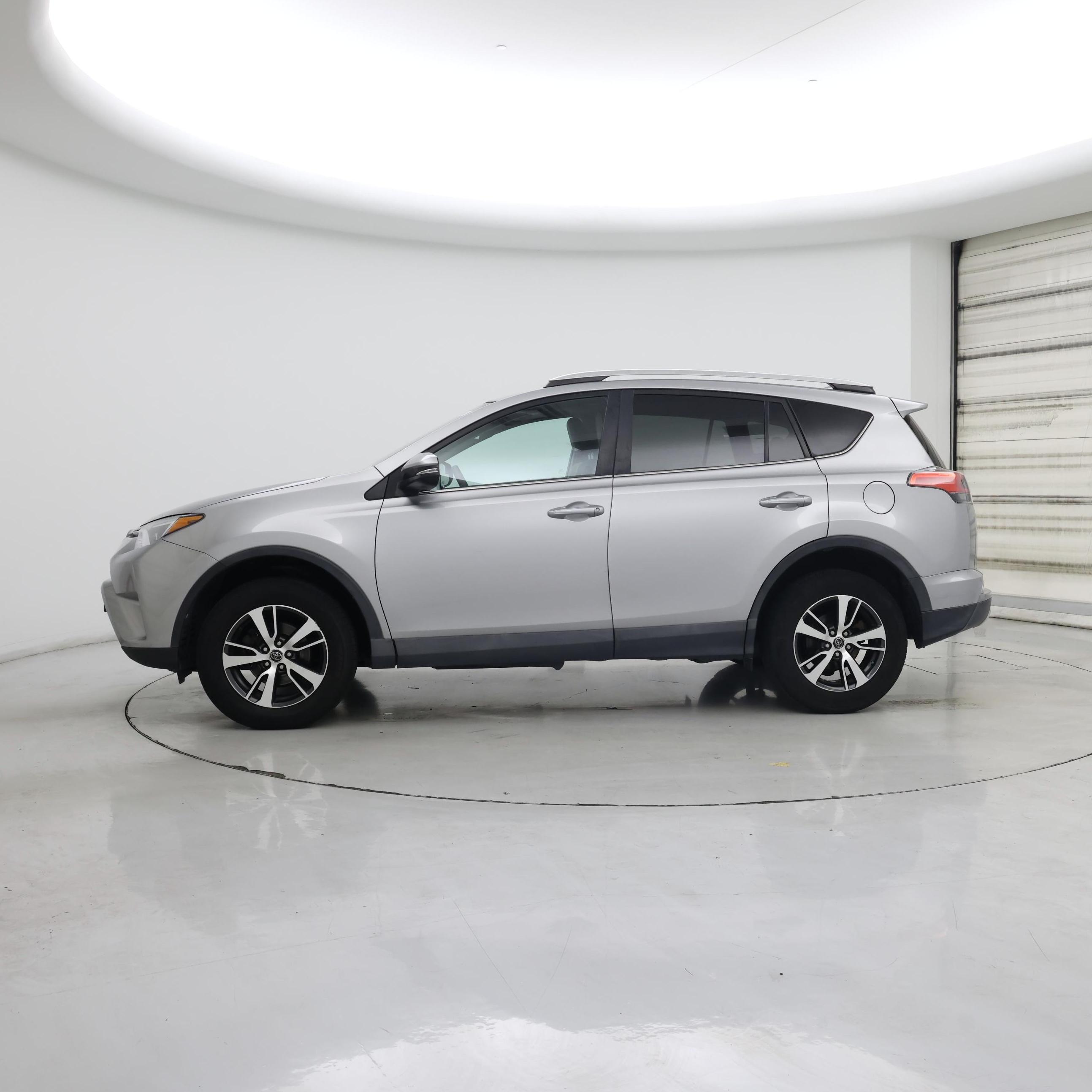 Thumbnail: 2016 Toyota RAV4 - 3