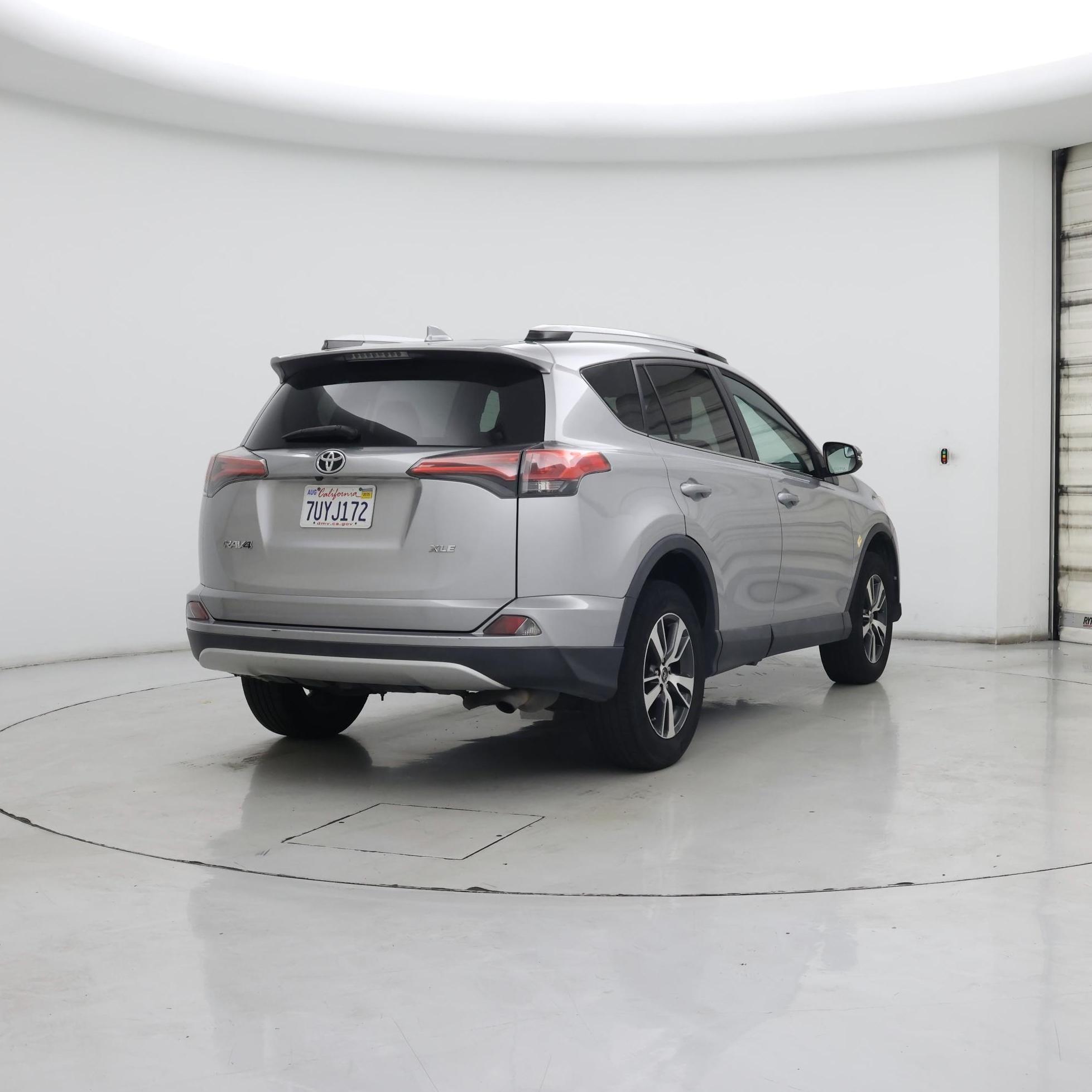 Thumbnail: 2016 Toyota RAV4 - 8