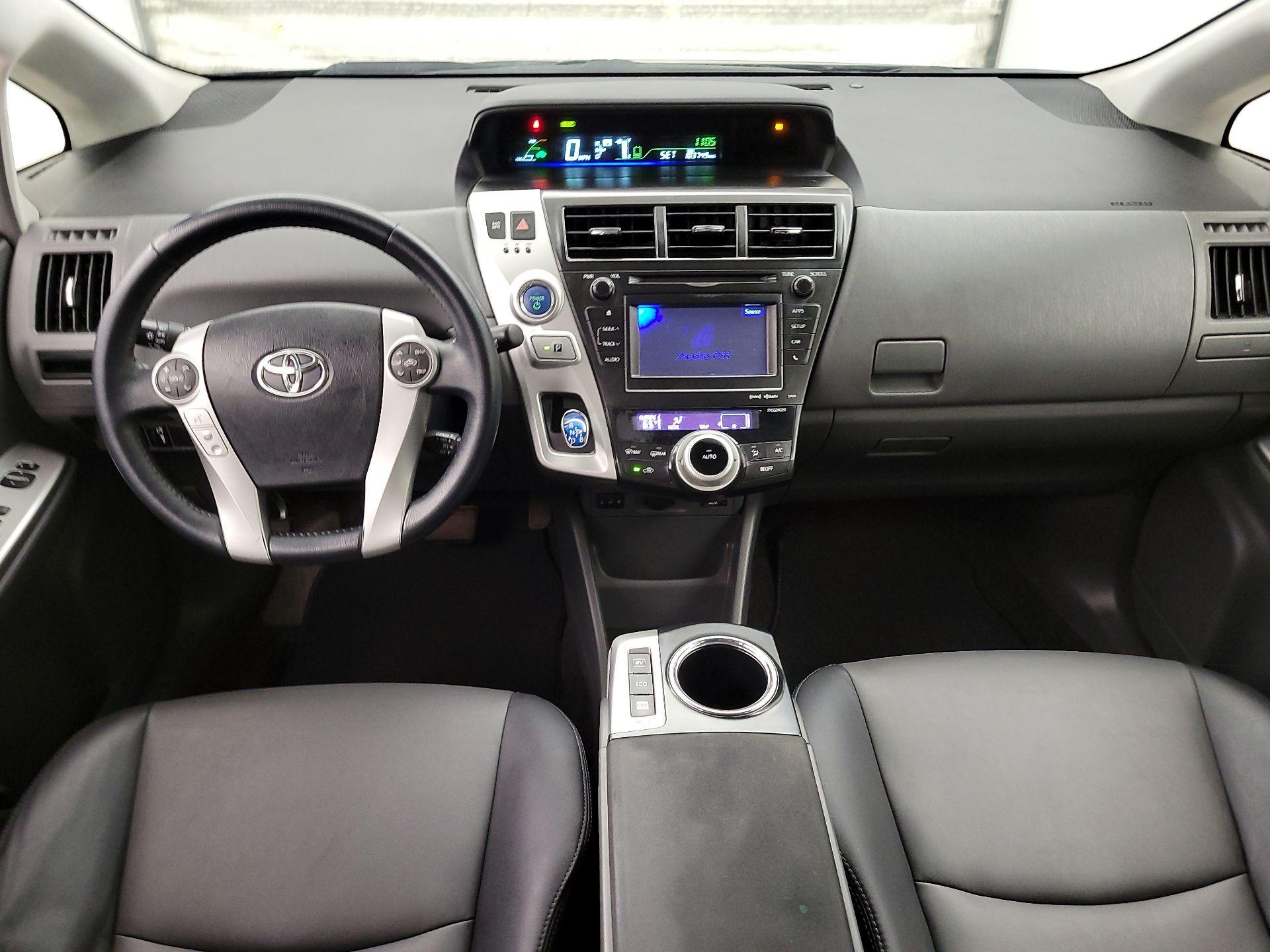 Thumbnail: 2014 Toyota Prius v - 9