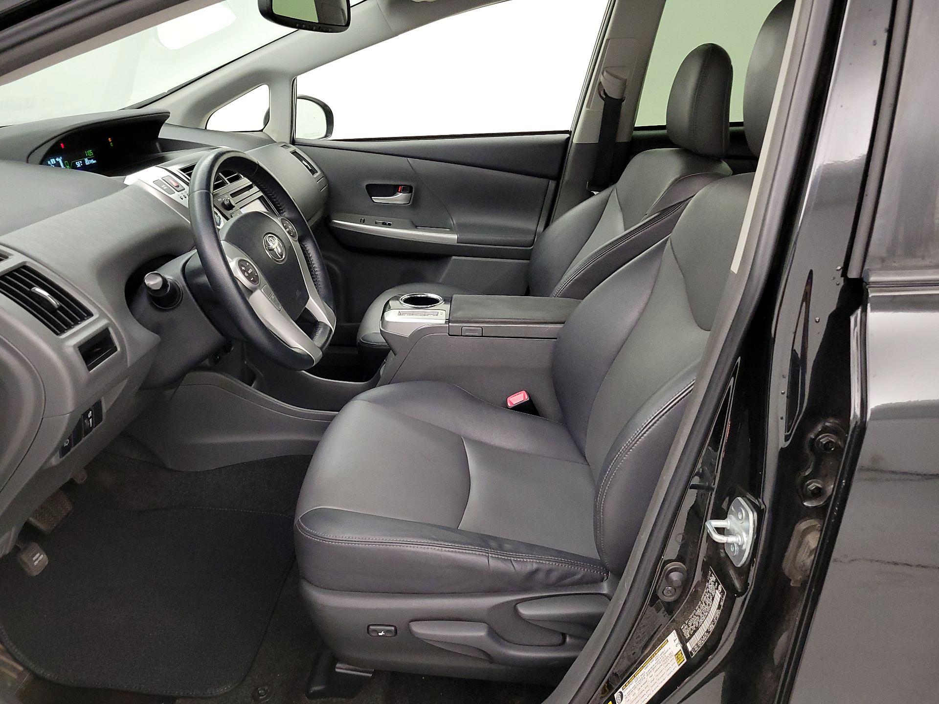 Thumbnail: 2014 Toyota Prius v - 11