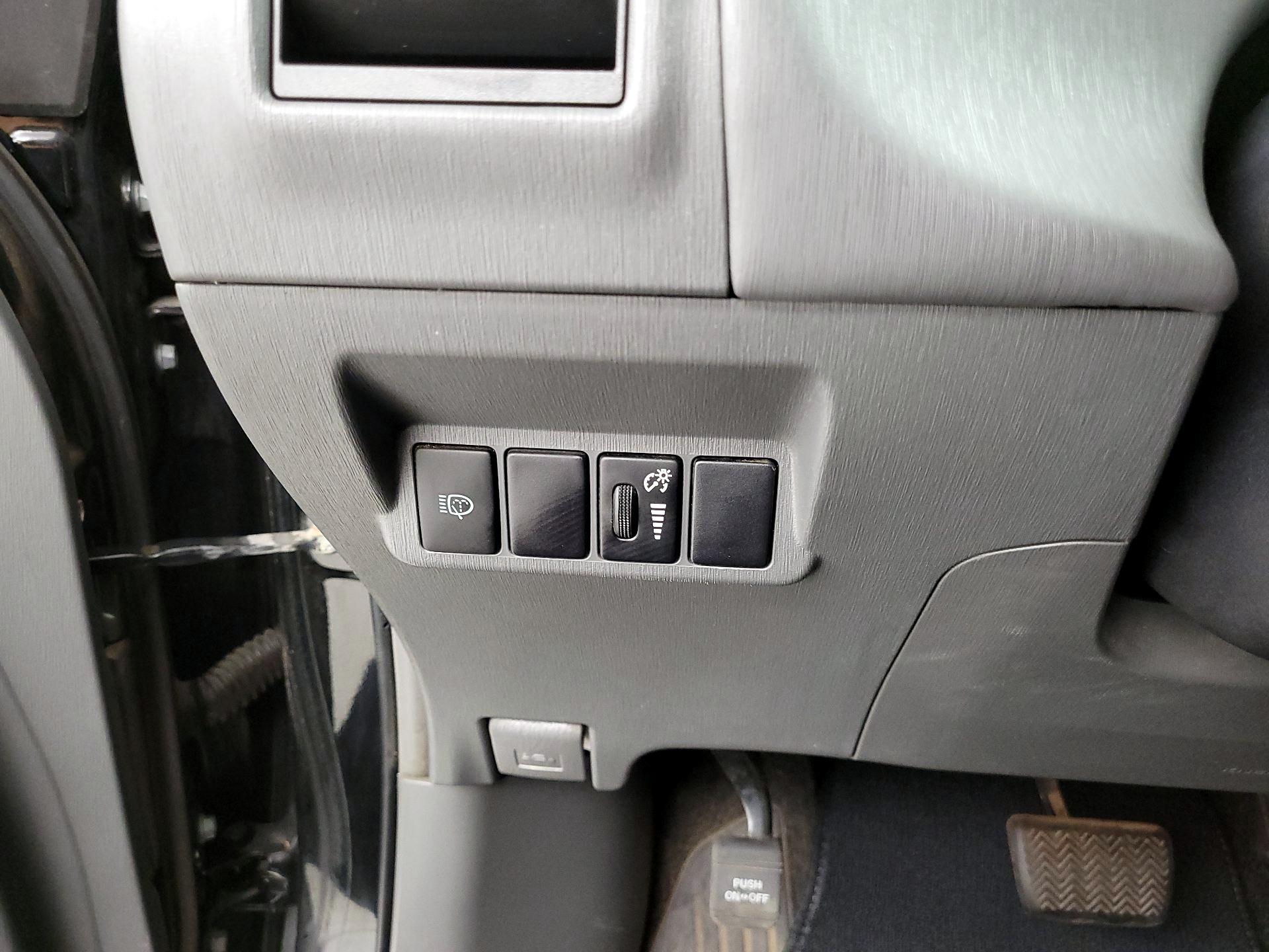 Thumbnail: 2014 Toyota Prius v - 13