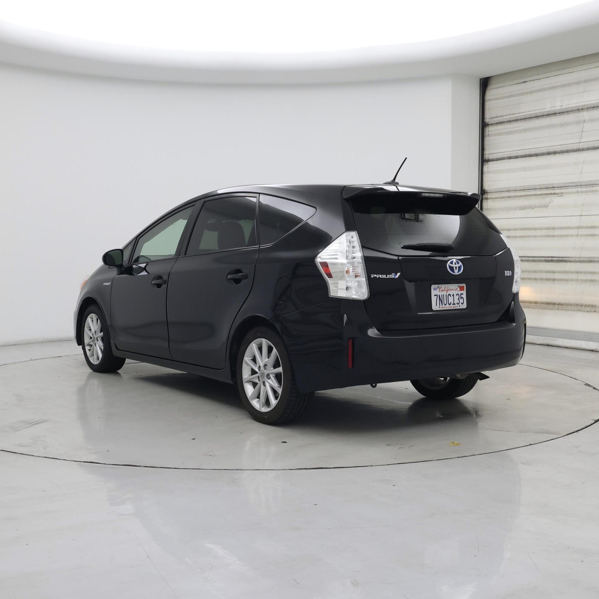 Thumbnail: 2014 Toyota Prius v - 2