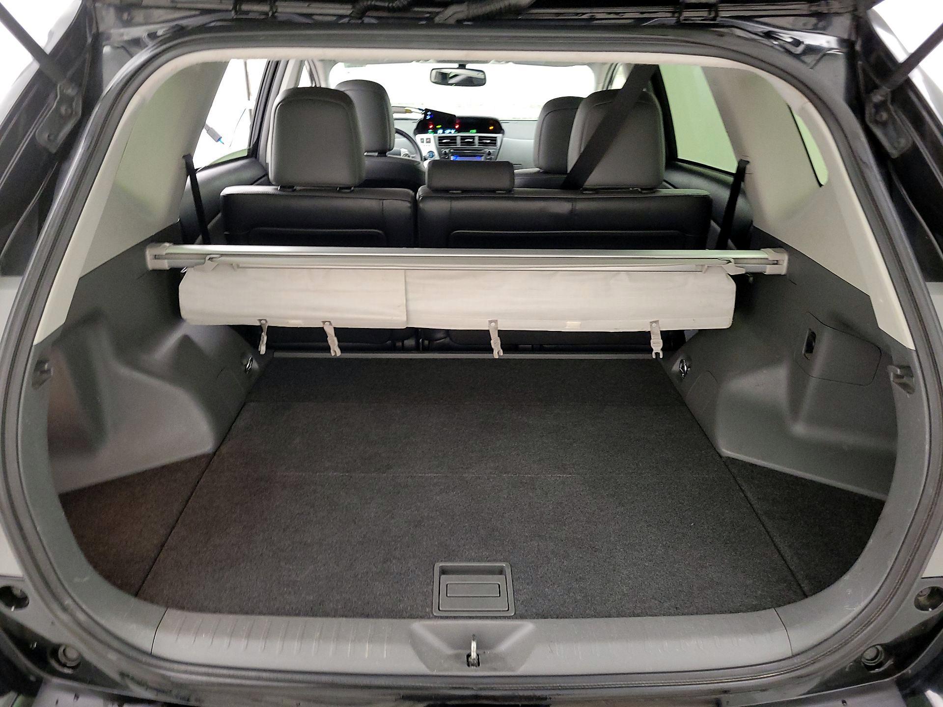 Thumbnail: 2014 Toyota Prius v - 20