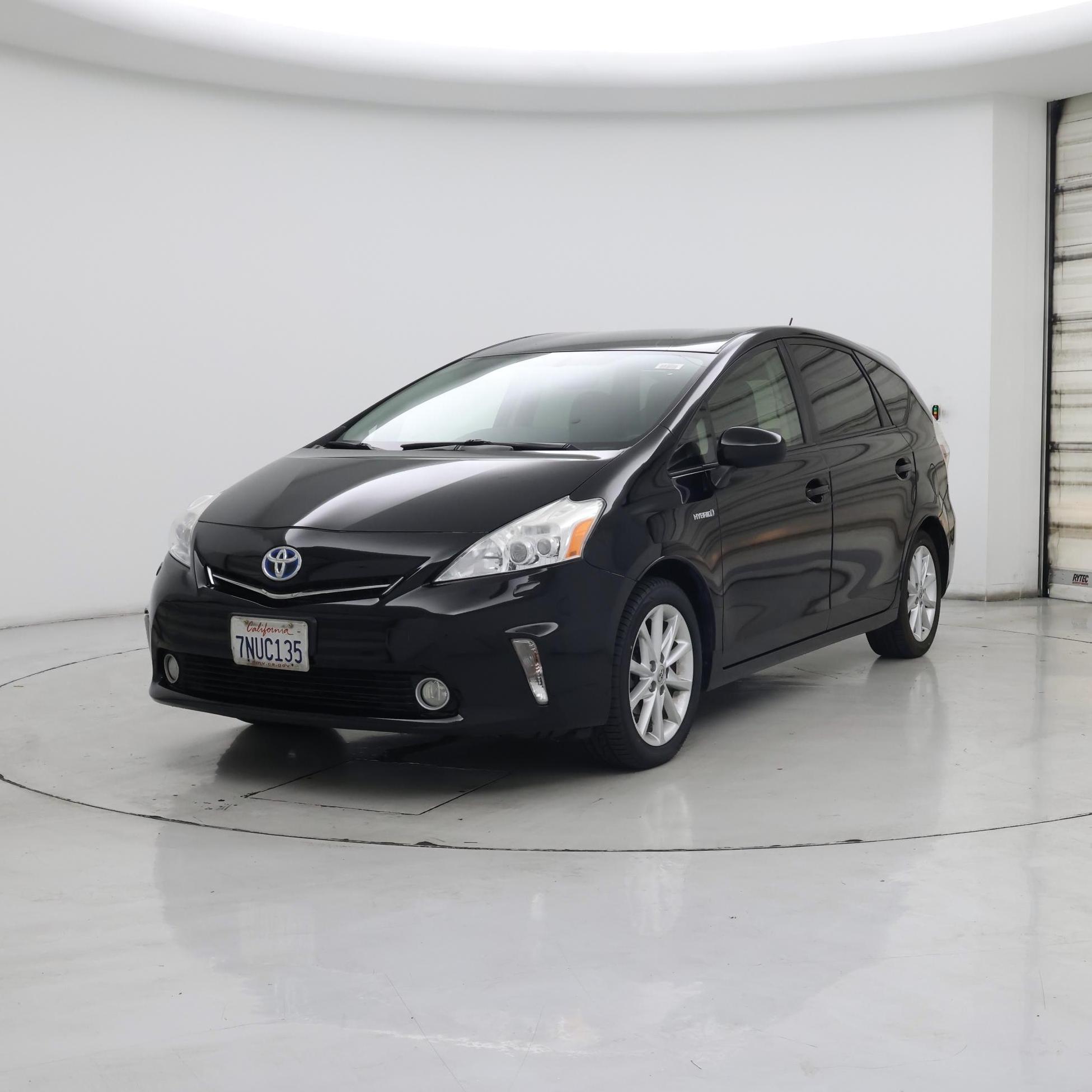 Thumbnail: 2014 Toyota Prius v - 4