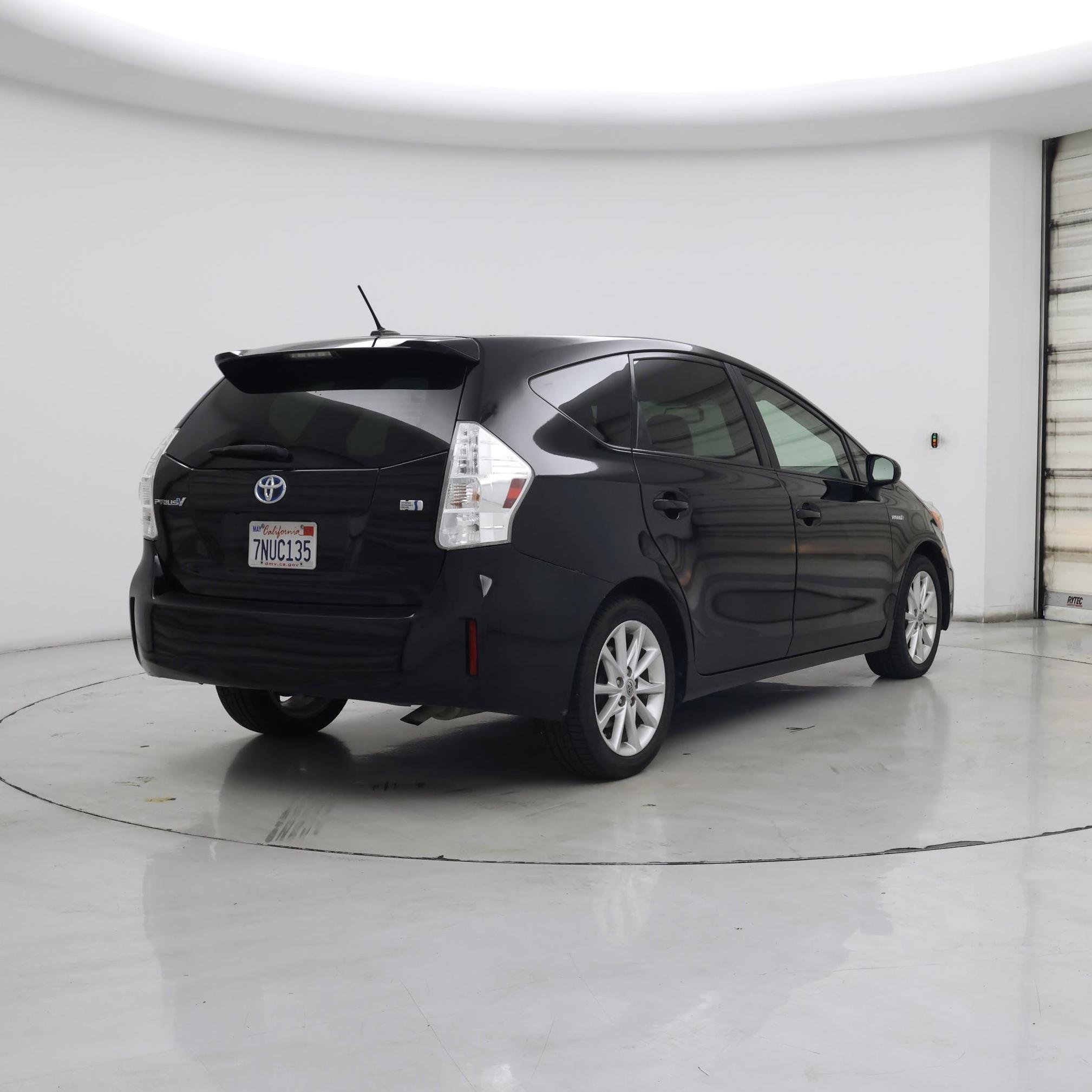 Thumbnail: 2014 Toyota Prius v - 8