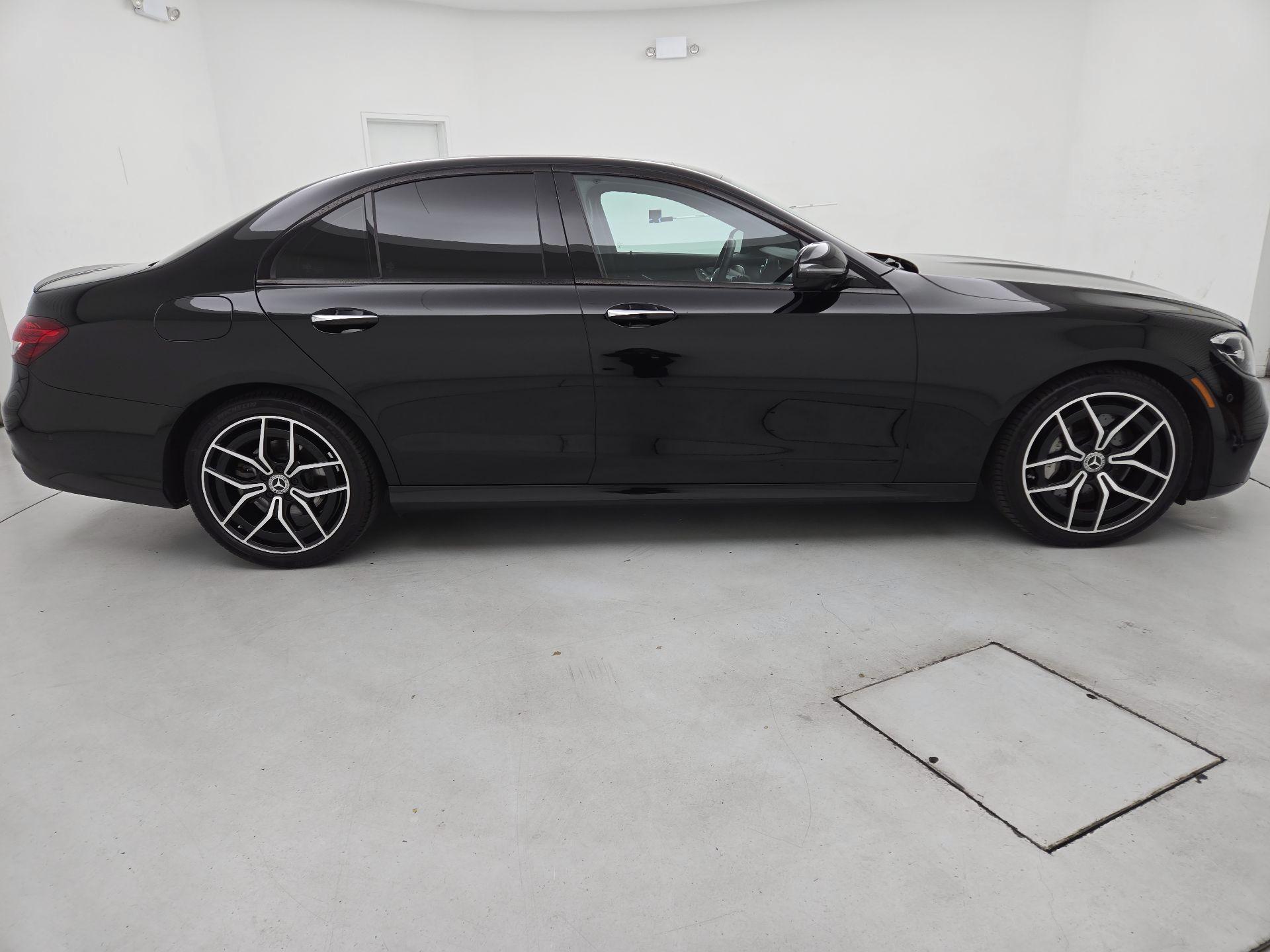 Thumbnail: 2022 Mercedes-Benz E-Class - 4