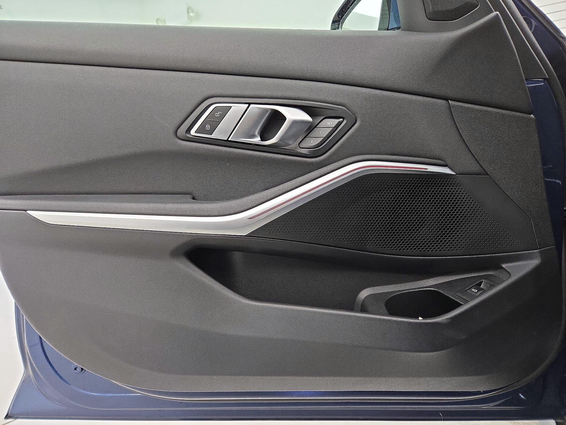 Thumbnail: 2021 BMW 3 Series - 10